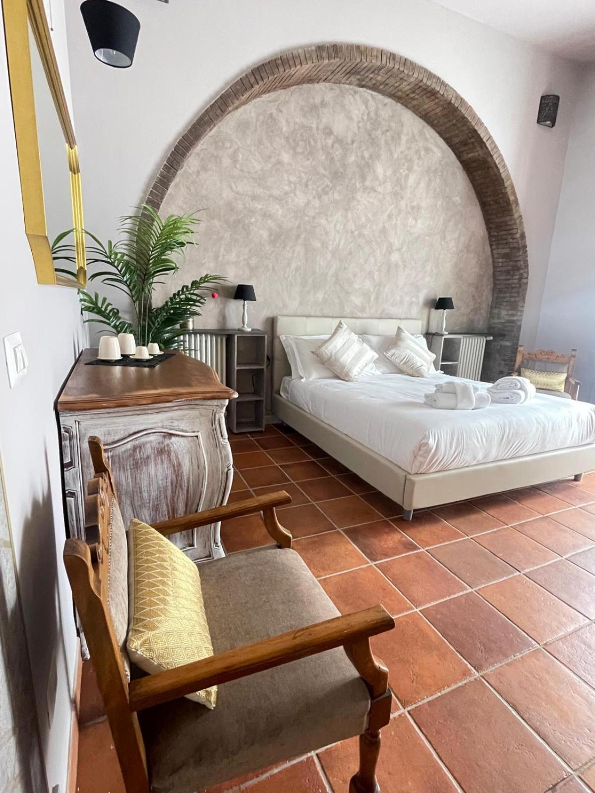 Lucilla's San Pietro Station Apartment *