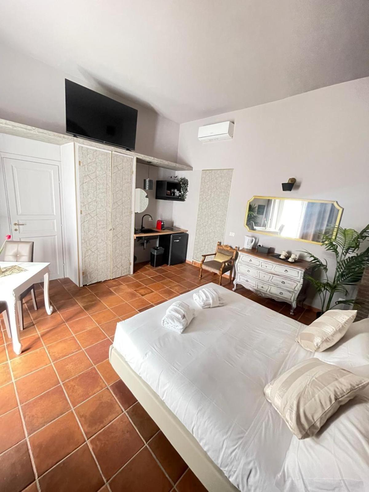 Lucilla's San Pietro Station Apartment