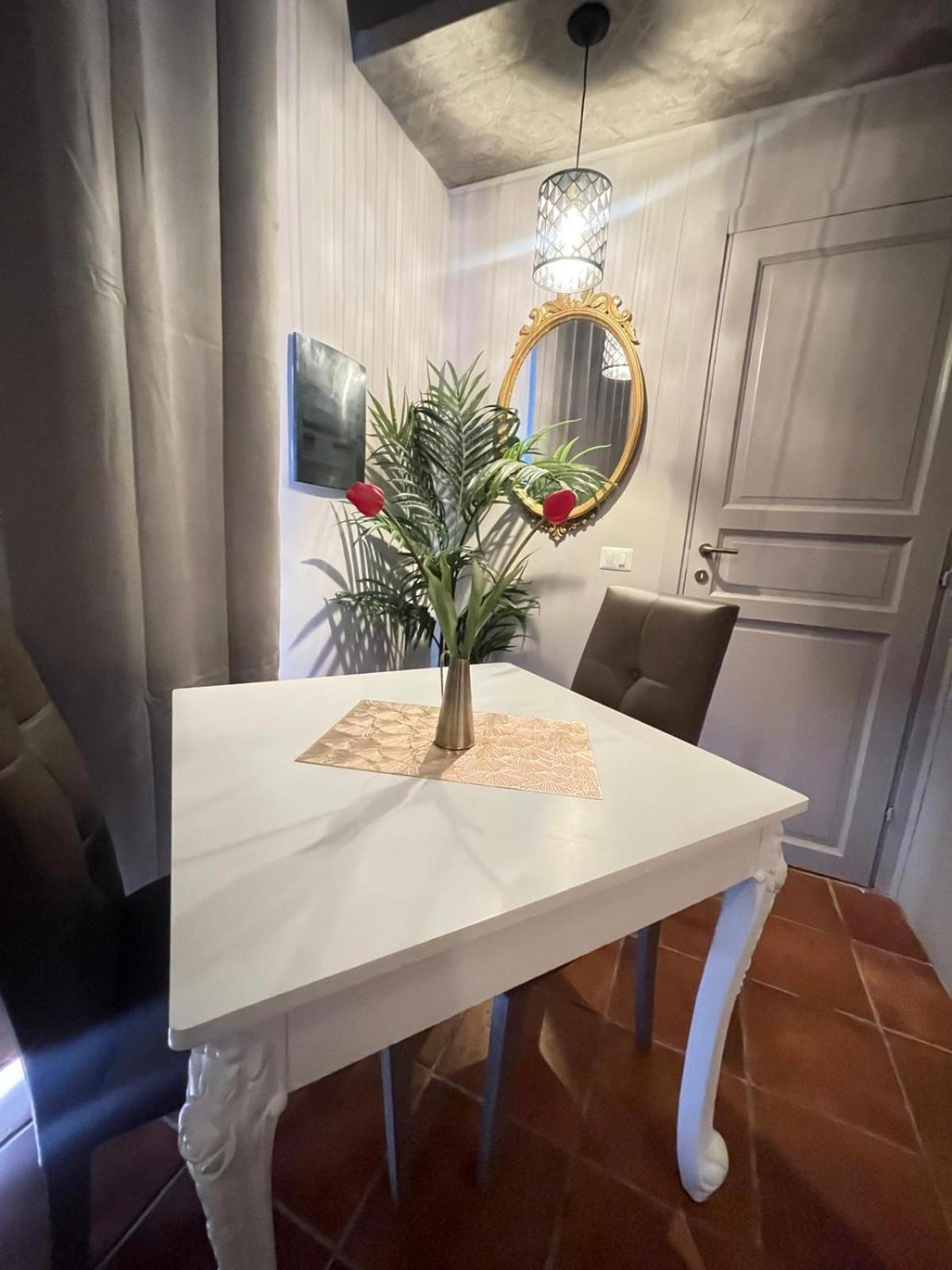 Lucilla's San Pietro Station Apartment Rom