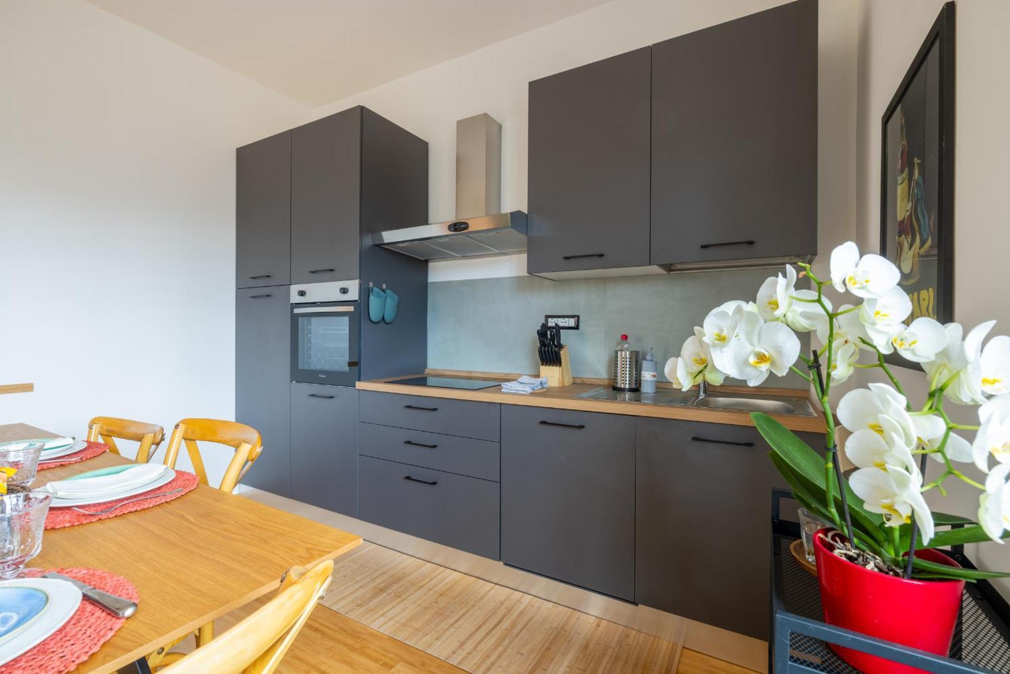Apartment Spacious With Terrace 3 Bedroom, Metroa Battistini Rom