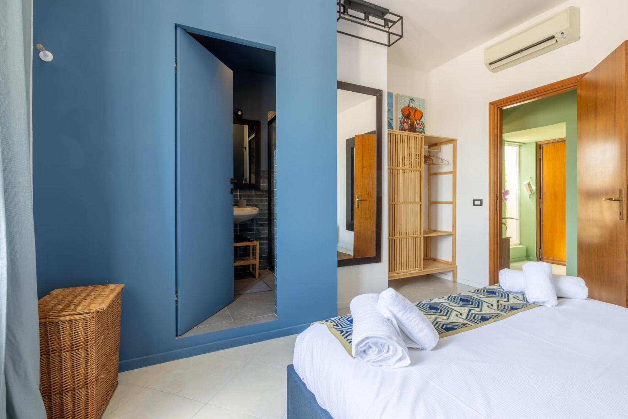 Apartment Spacious With Terrace 3 Bedroom, Metroa Battistini