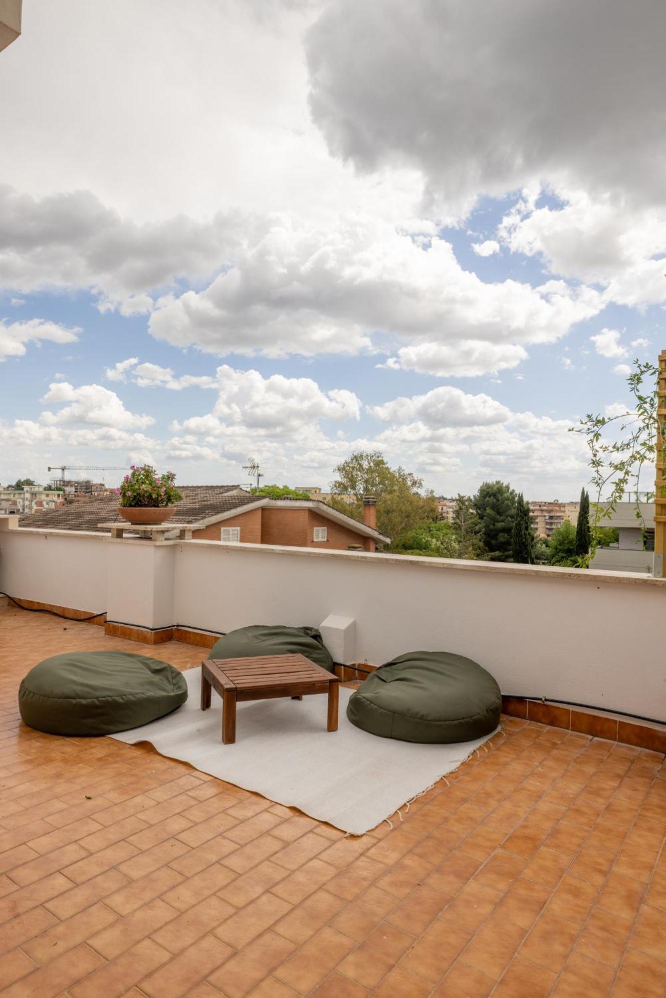 Spacious With Terrace 3 Bedroom, Metroa Battistini