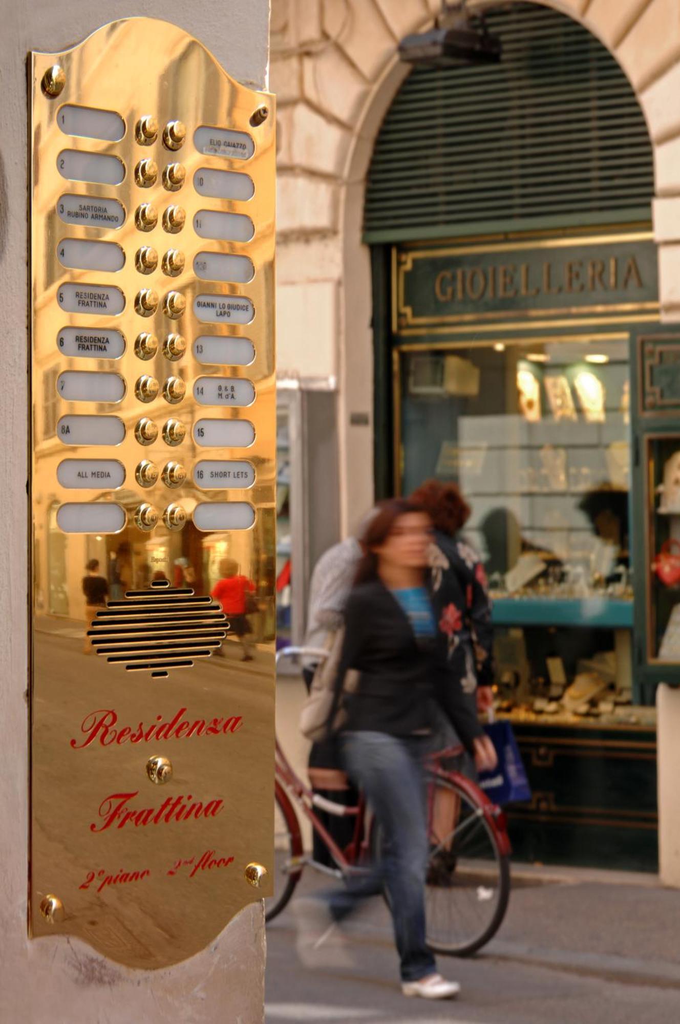 Guest house Residenza Frattina Rome