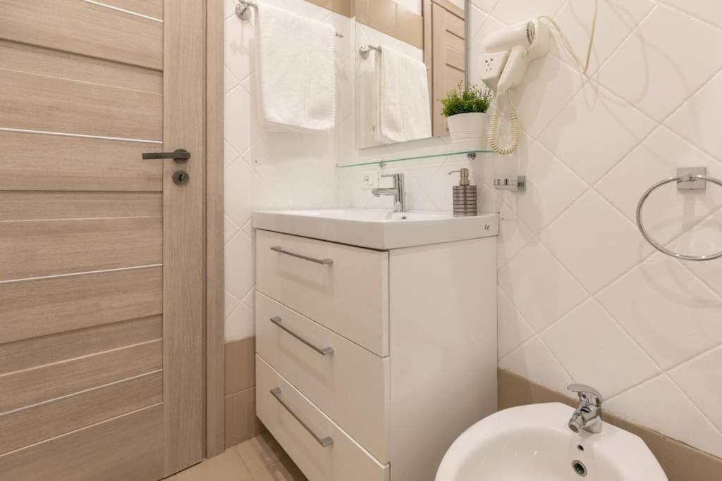 Private In A With Private Bath N1
