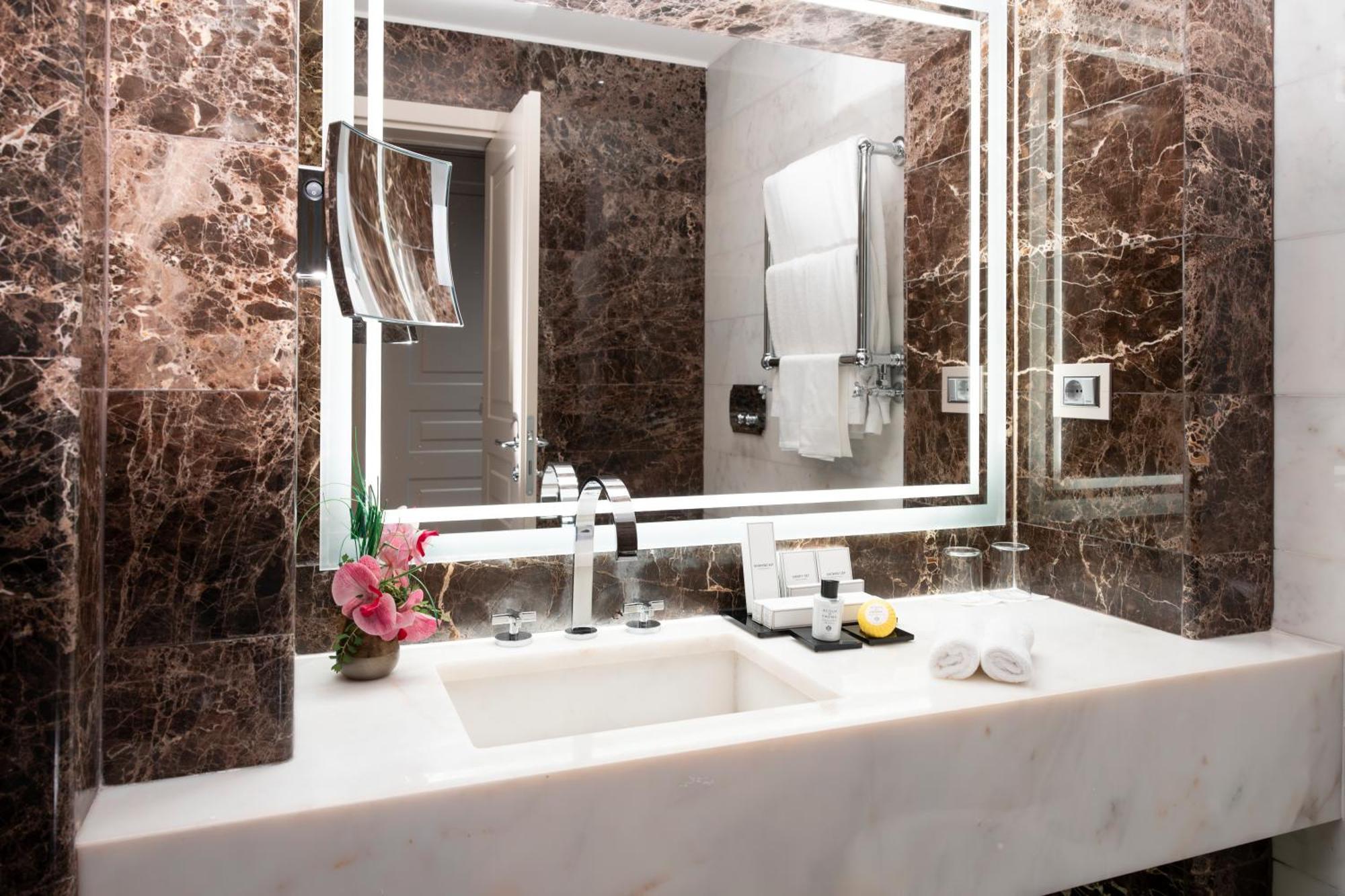 Hotel The First Arte - Preferred & 5*