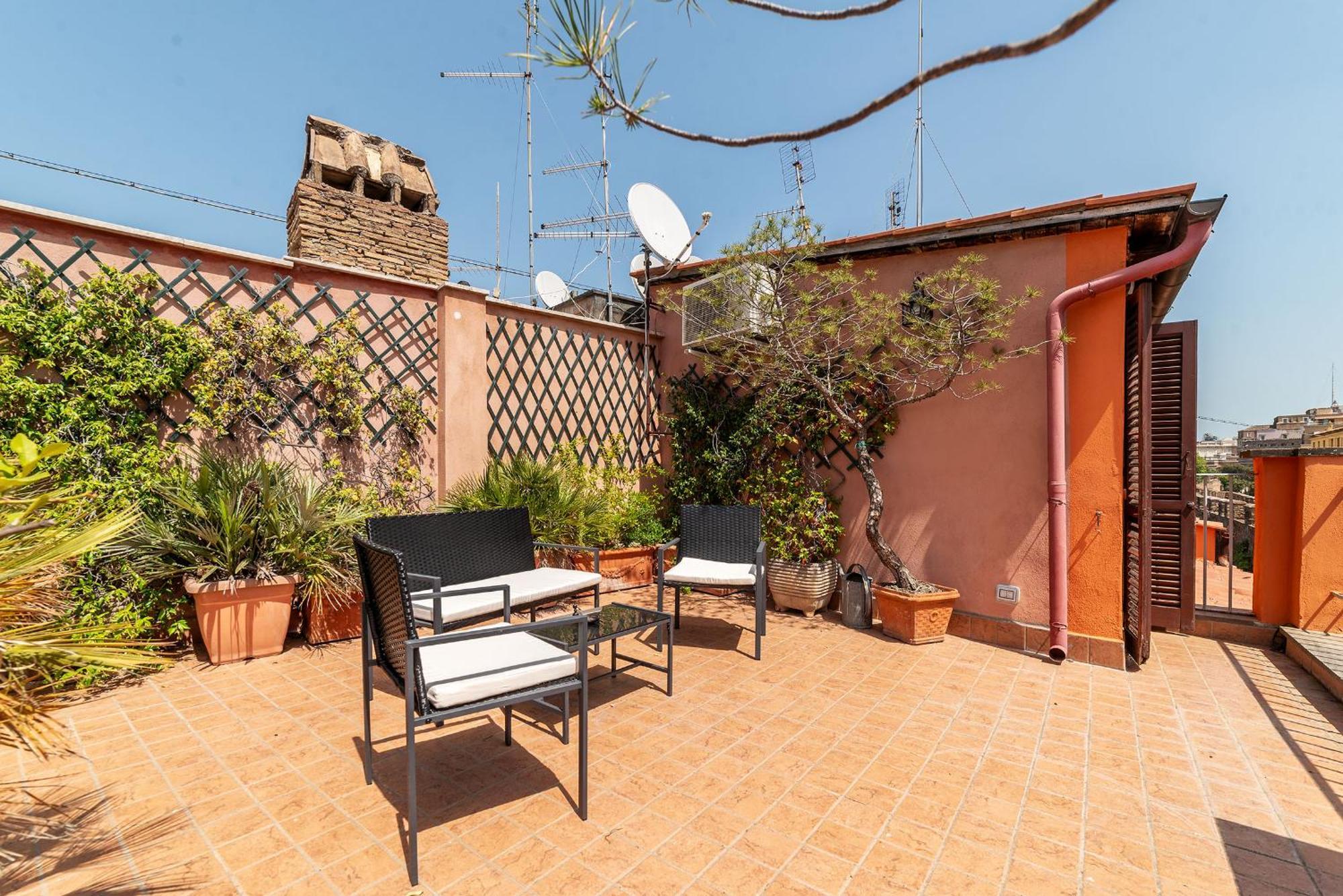 2 Bedroom Flat With Vatican Terrace Roma