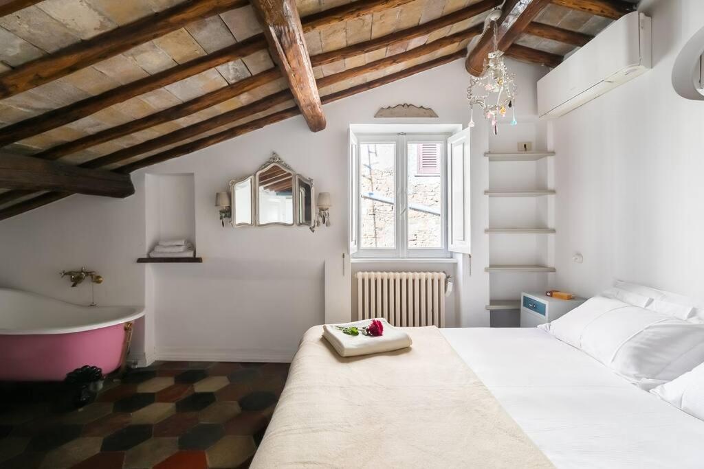 Scala Lovely Terrace Apartment