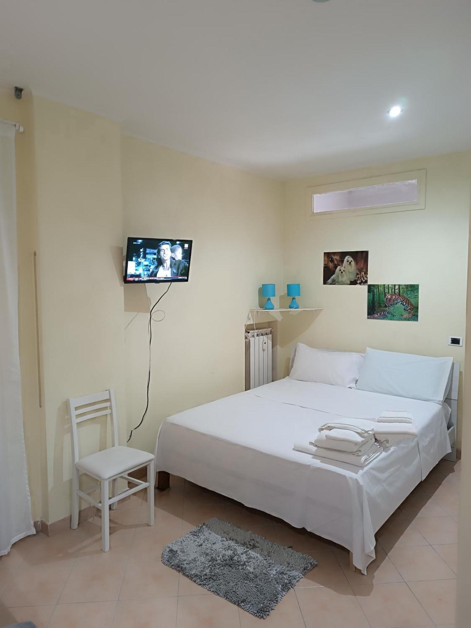 Apartment 4 Rom