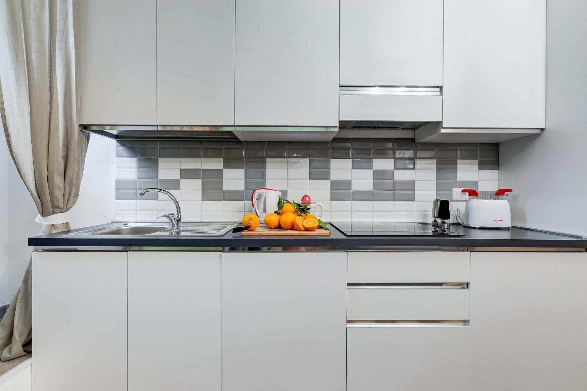 L&l Cozy 2-bdr In San Giovanni District Leilighet