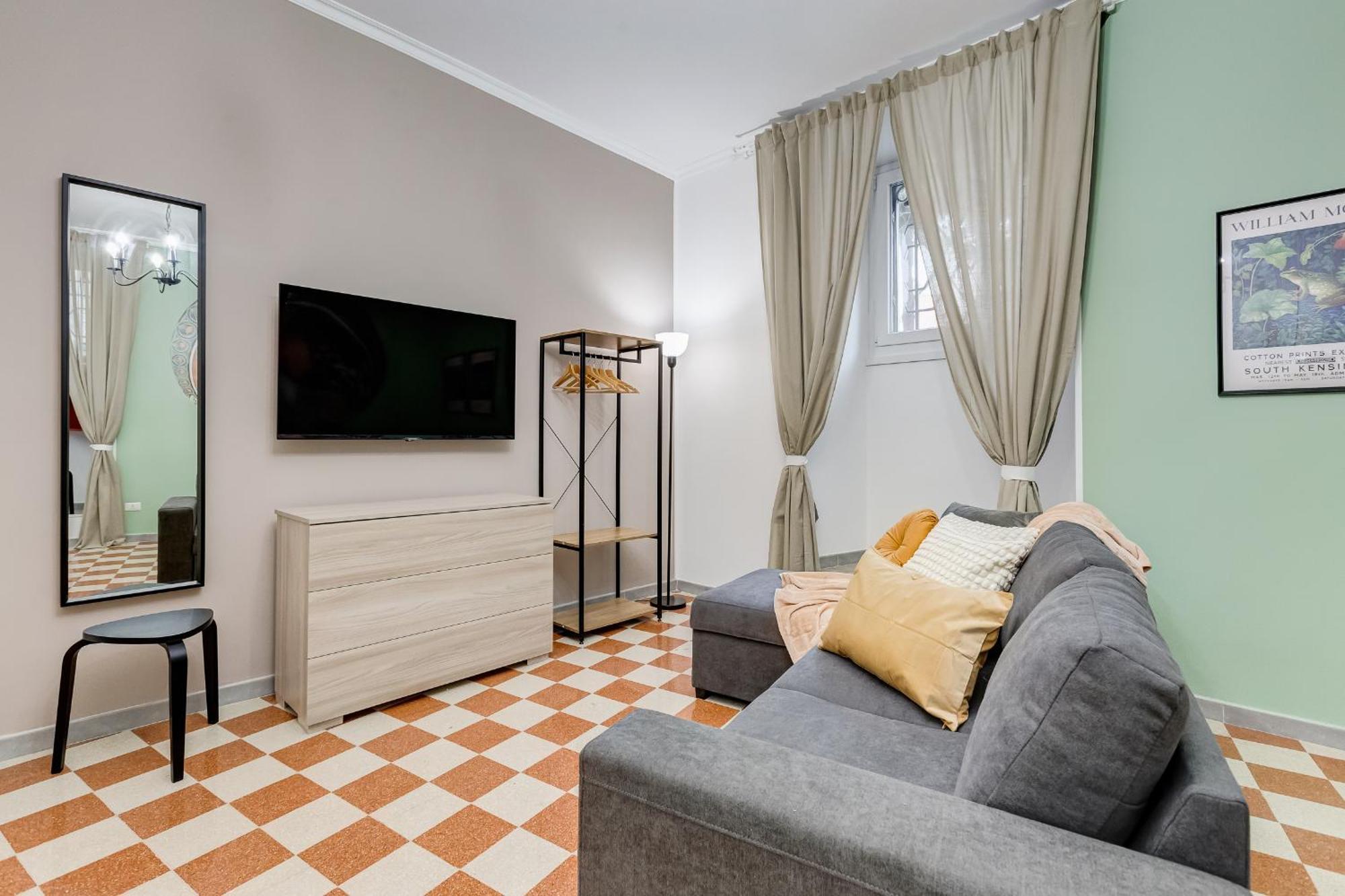 L&l Cozy 2-bdr In San Giovanni District Leilighet