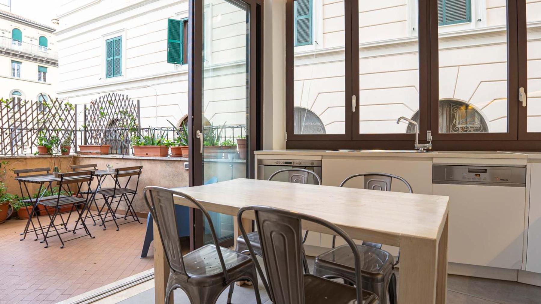 Cozy Nest With Terrace In Trastevere Apartamento