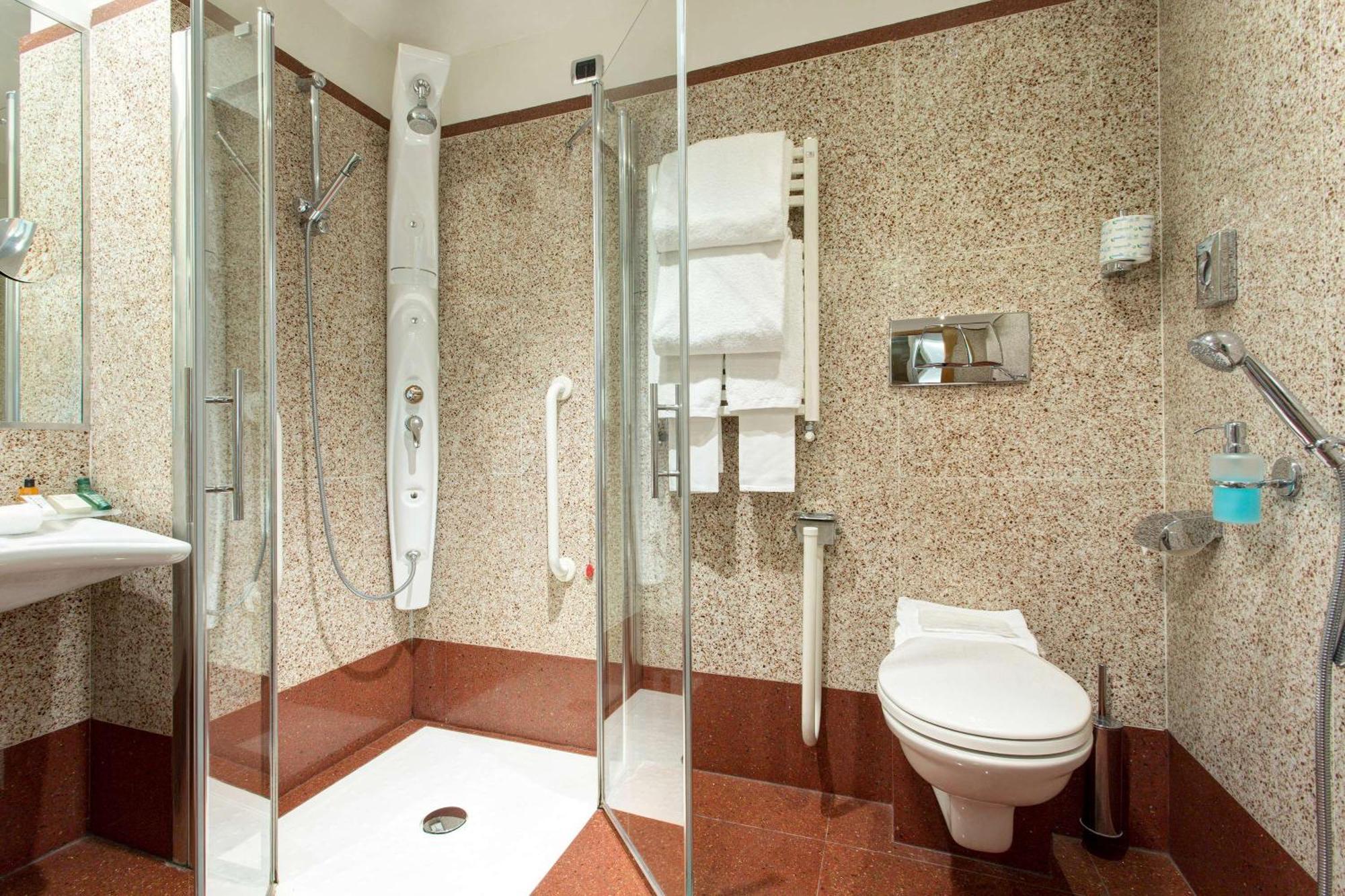 Hilton Garden Claridge Hotel 4*