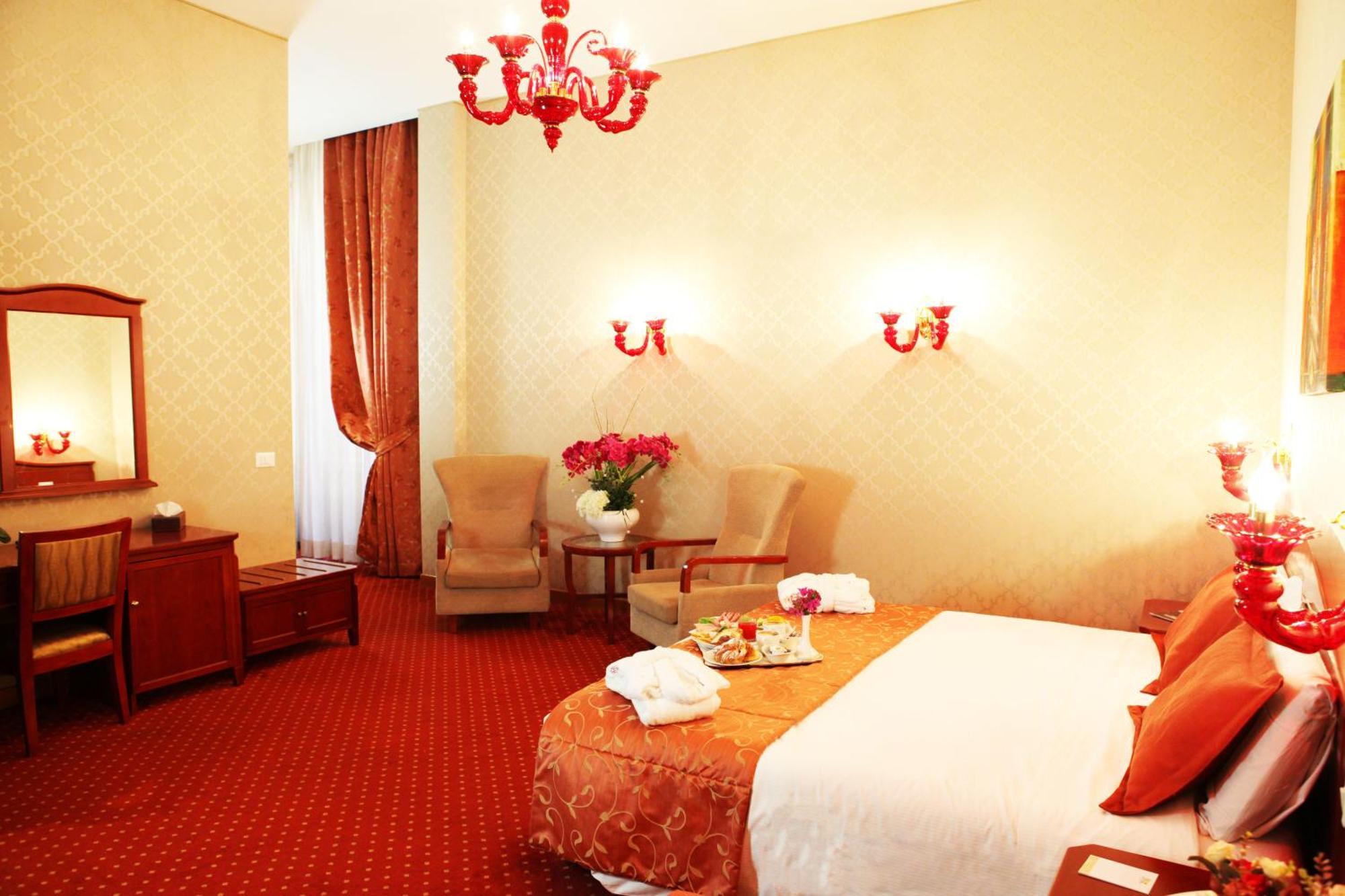 Hotel Augusta Lucilla Palace