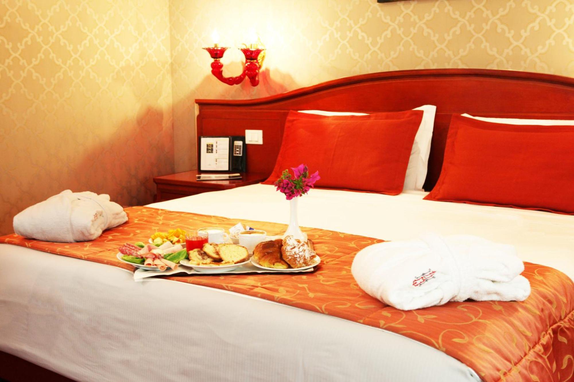 Augusta Lucilla Palace Hotel 4*
