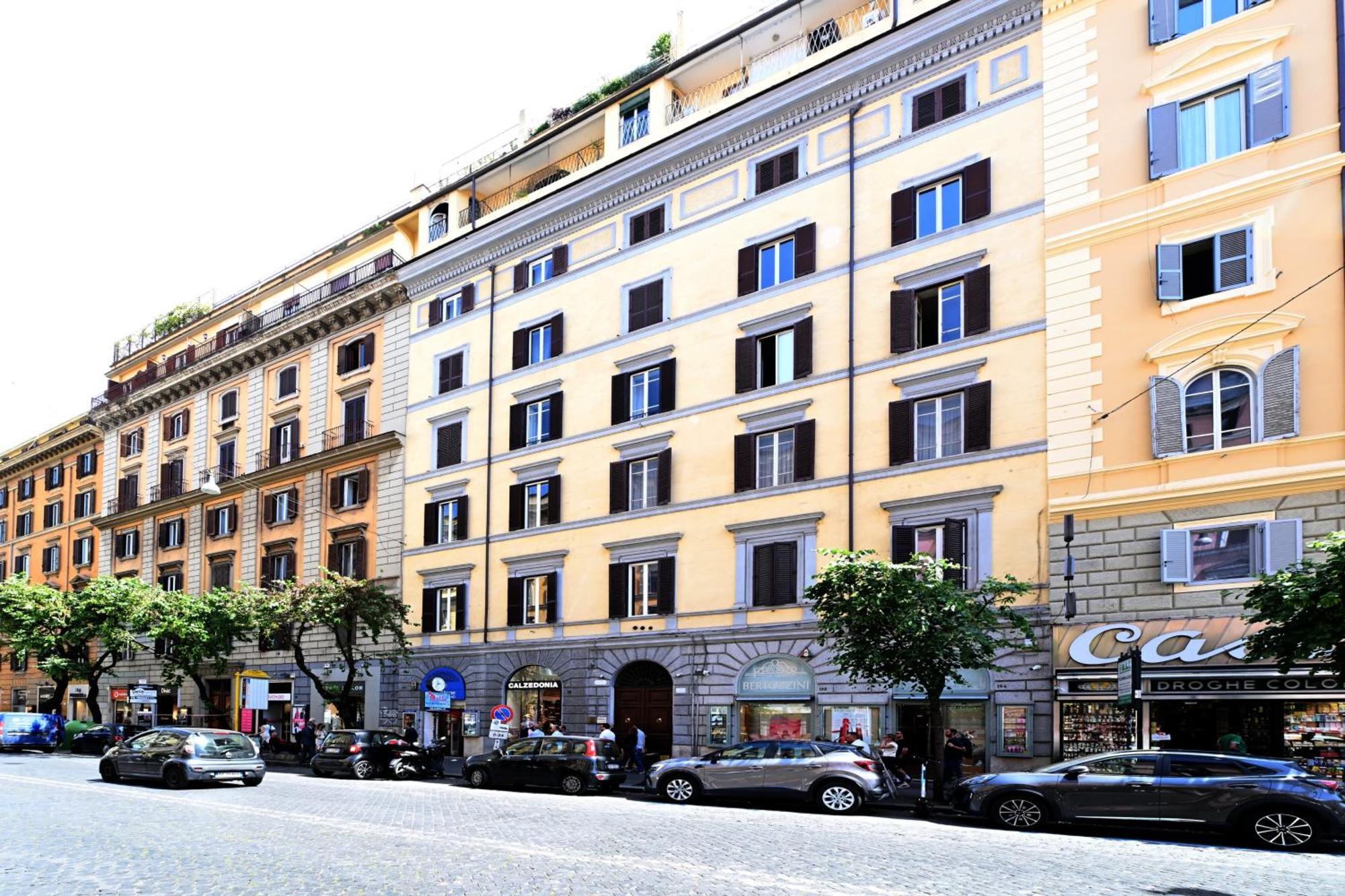 Vatican In Cola Di Rienzo *