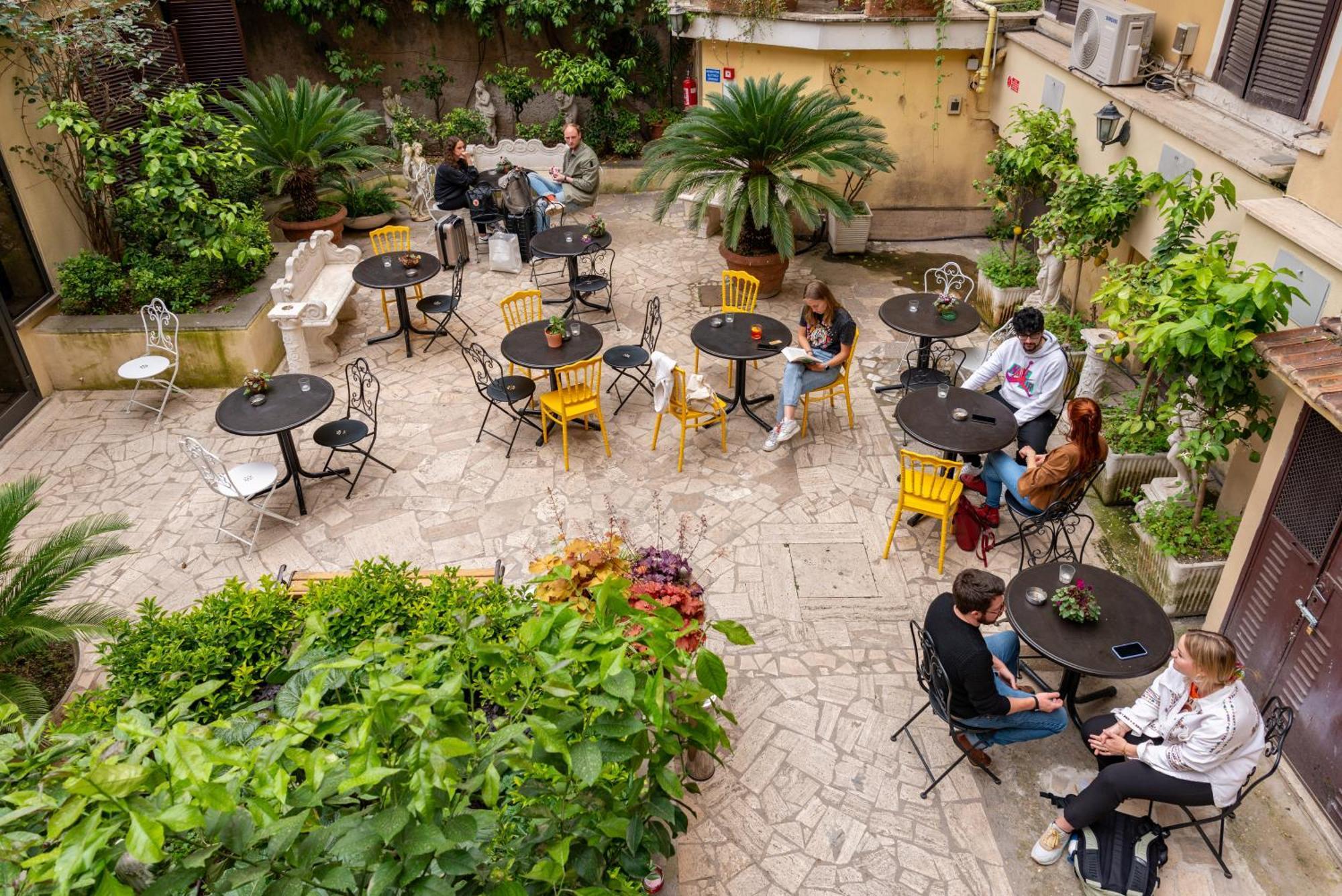Colosseo Albergue *