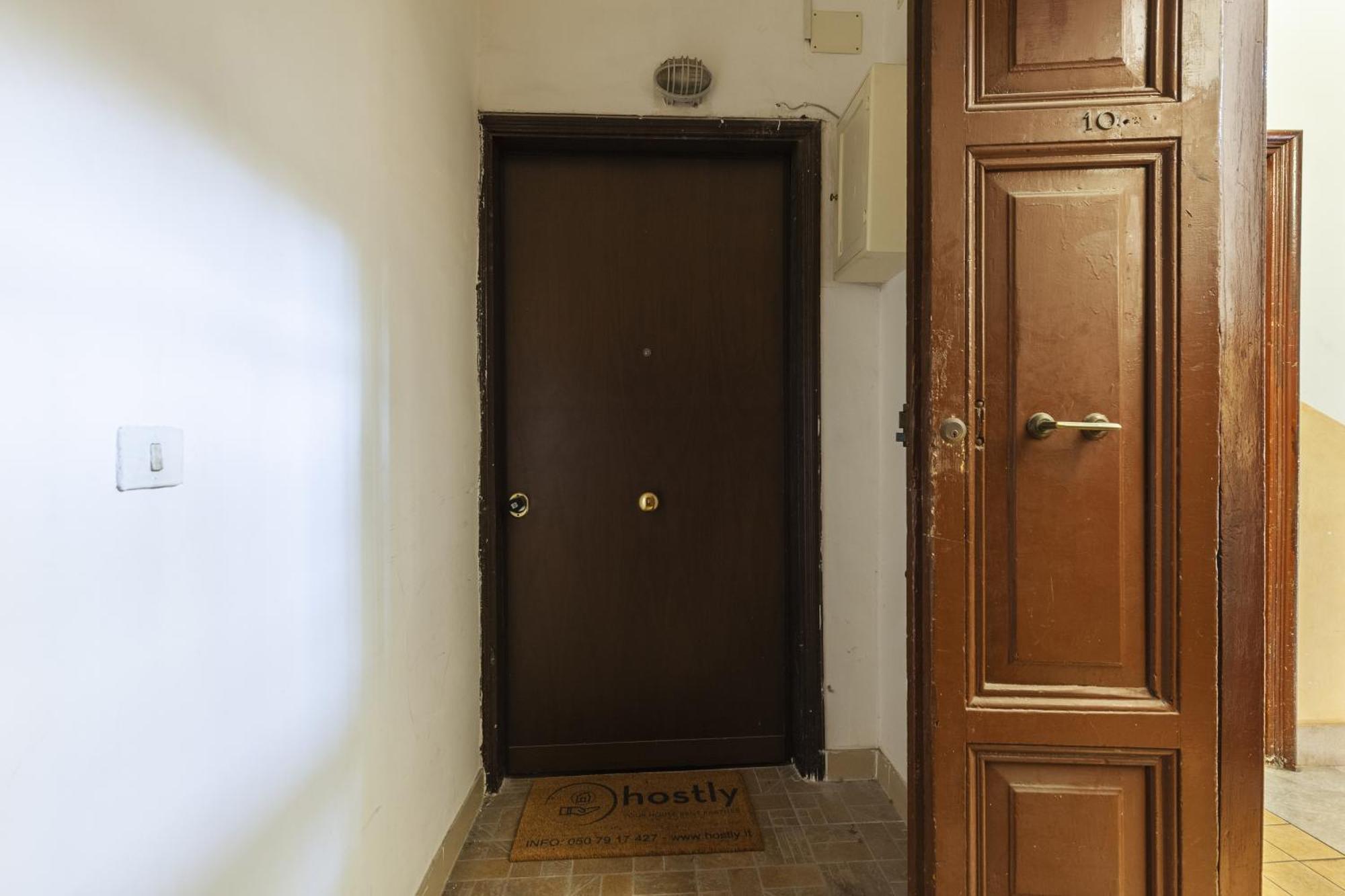 Hostly-urban Oasis Turati-few Steps From Colosseum Apartment