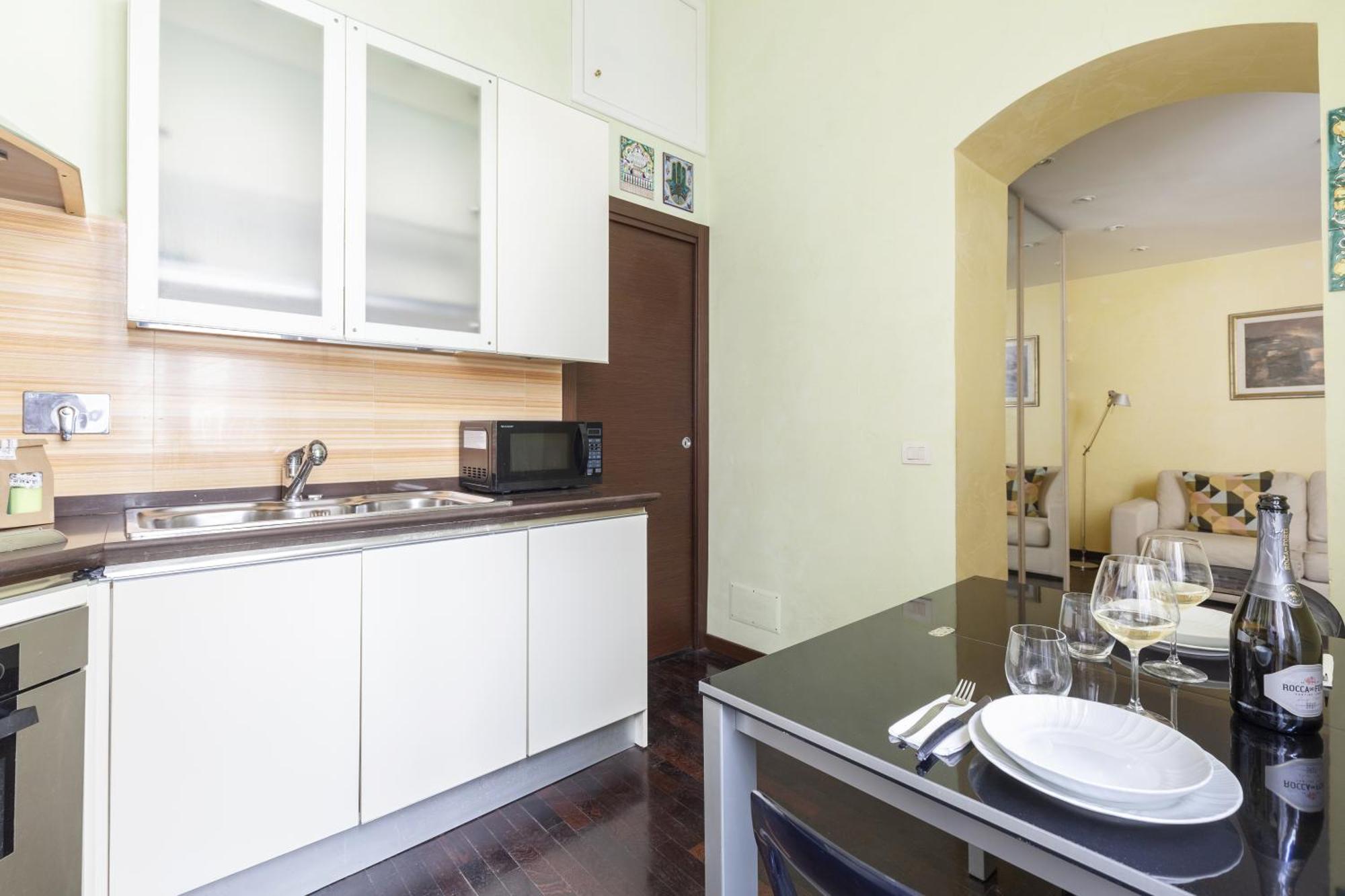 Hostly-urban Oasis Turati-few Steps From Colosseum Apartment