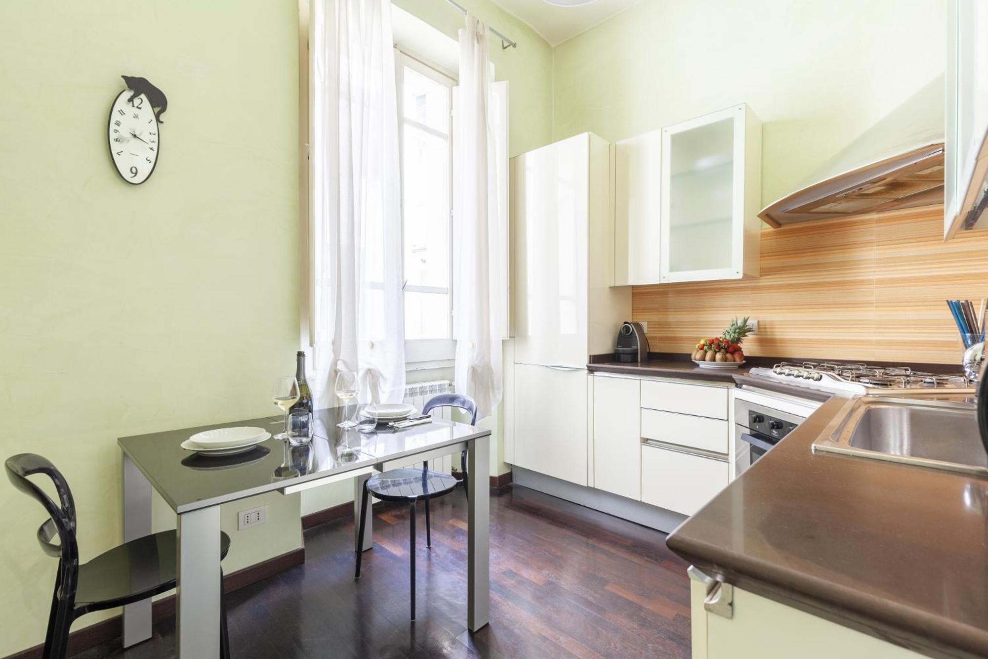 Hostly-urban Oasis Turati-few Steps From Colosseum Apartment Rome