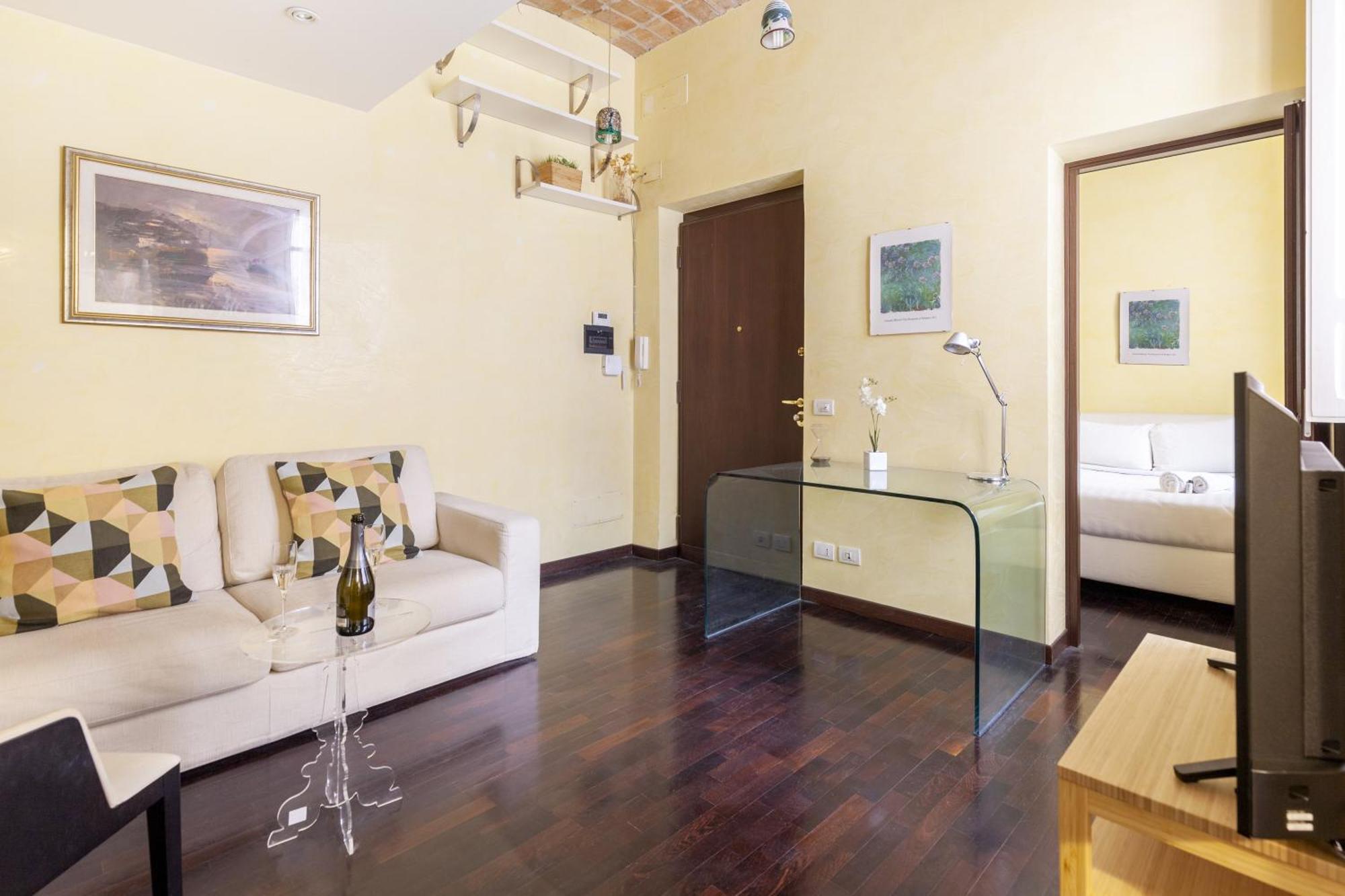 Hostly-urban Oasis Turati-few Steps From Colosseum Apartment Rome