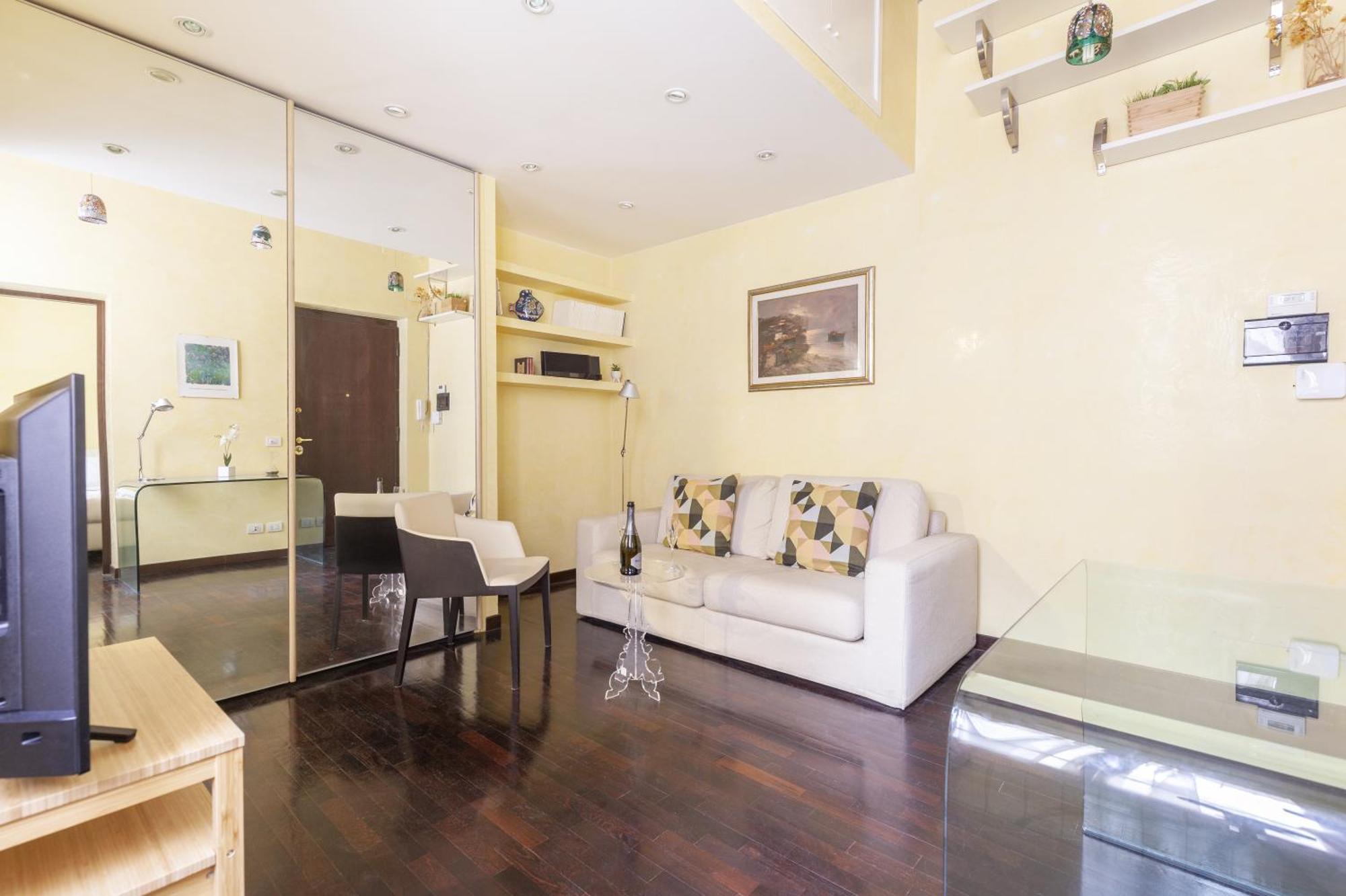 Hostly-urban Oasis Turati-few Steps From Colosseum Apartment *