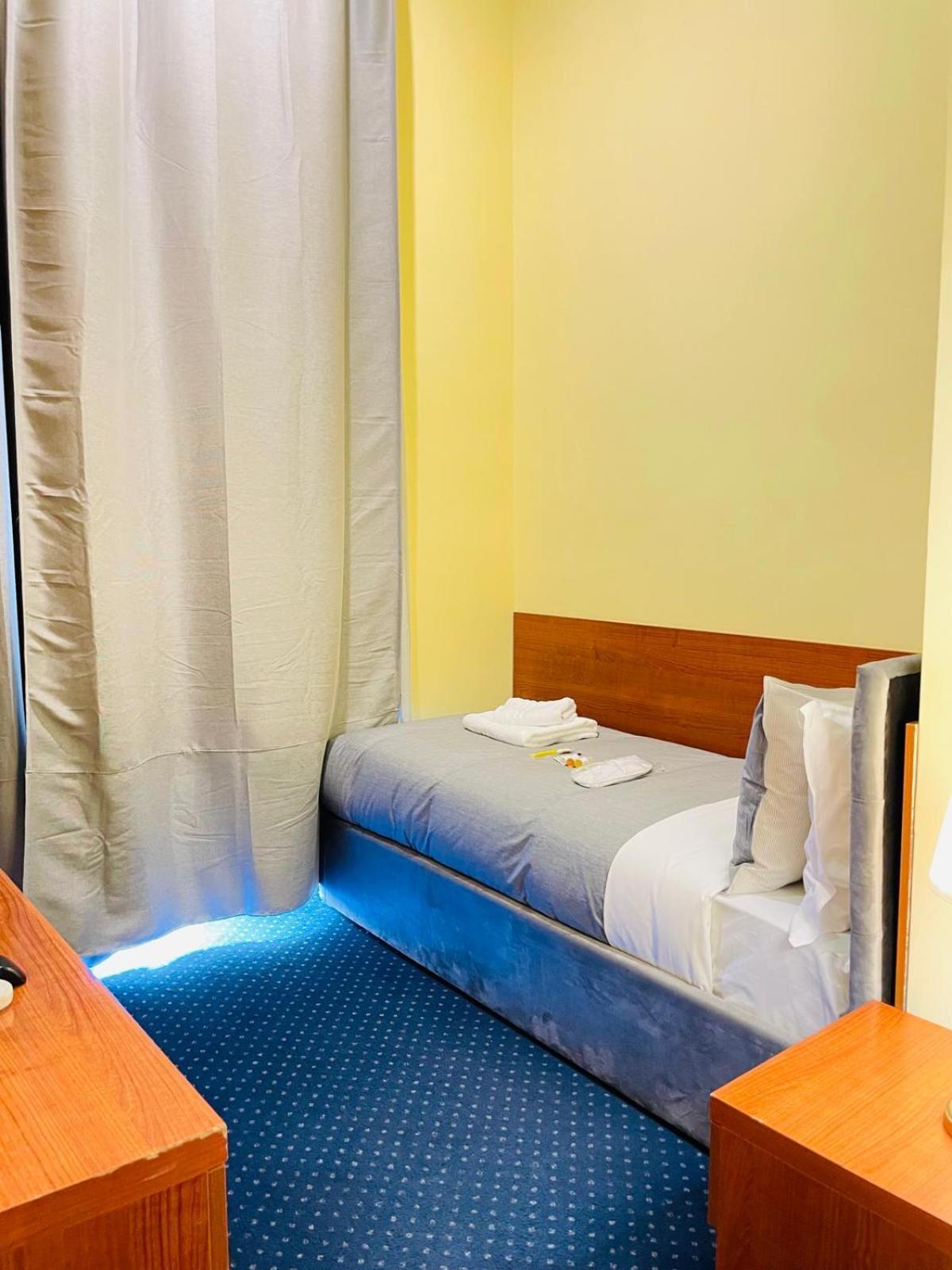 Place Hotel Roma