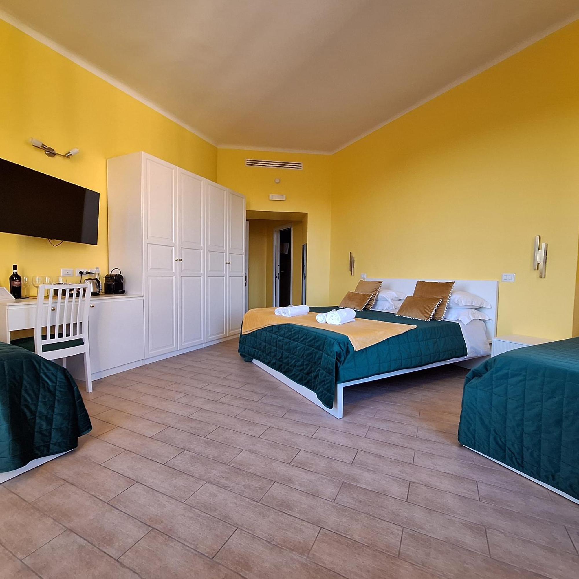 Residenze Serventi Longhi *