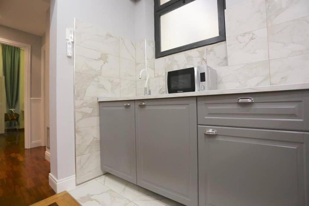 Apartment Atrhome Frattina Luxury Rome