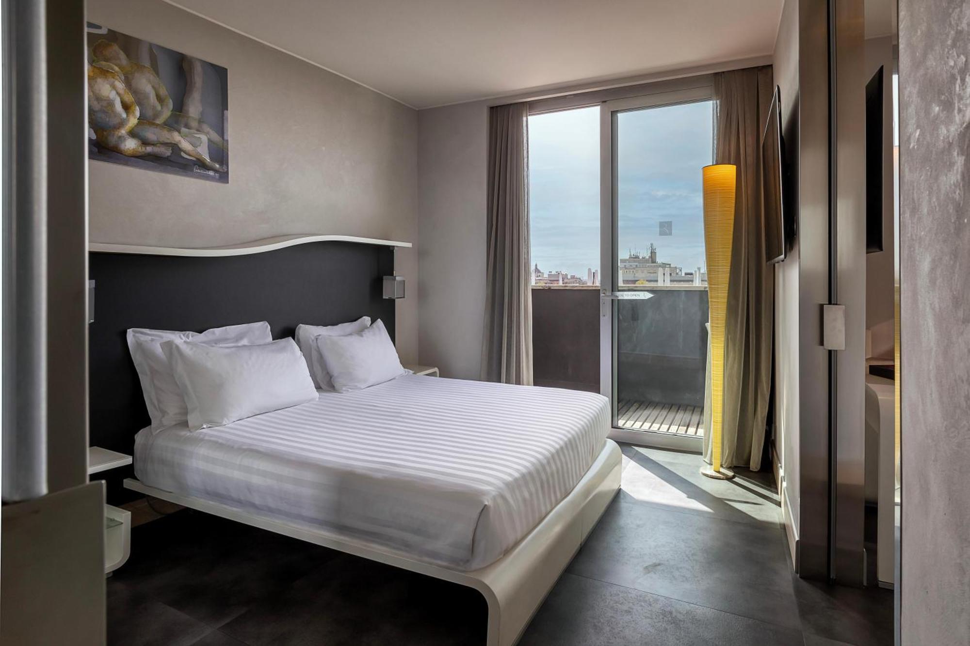 Western Premier Royal Santina Roma