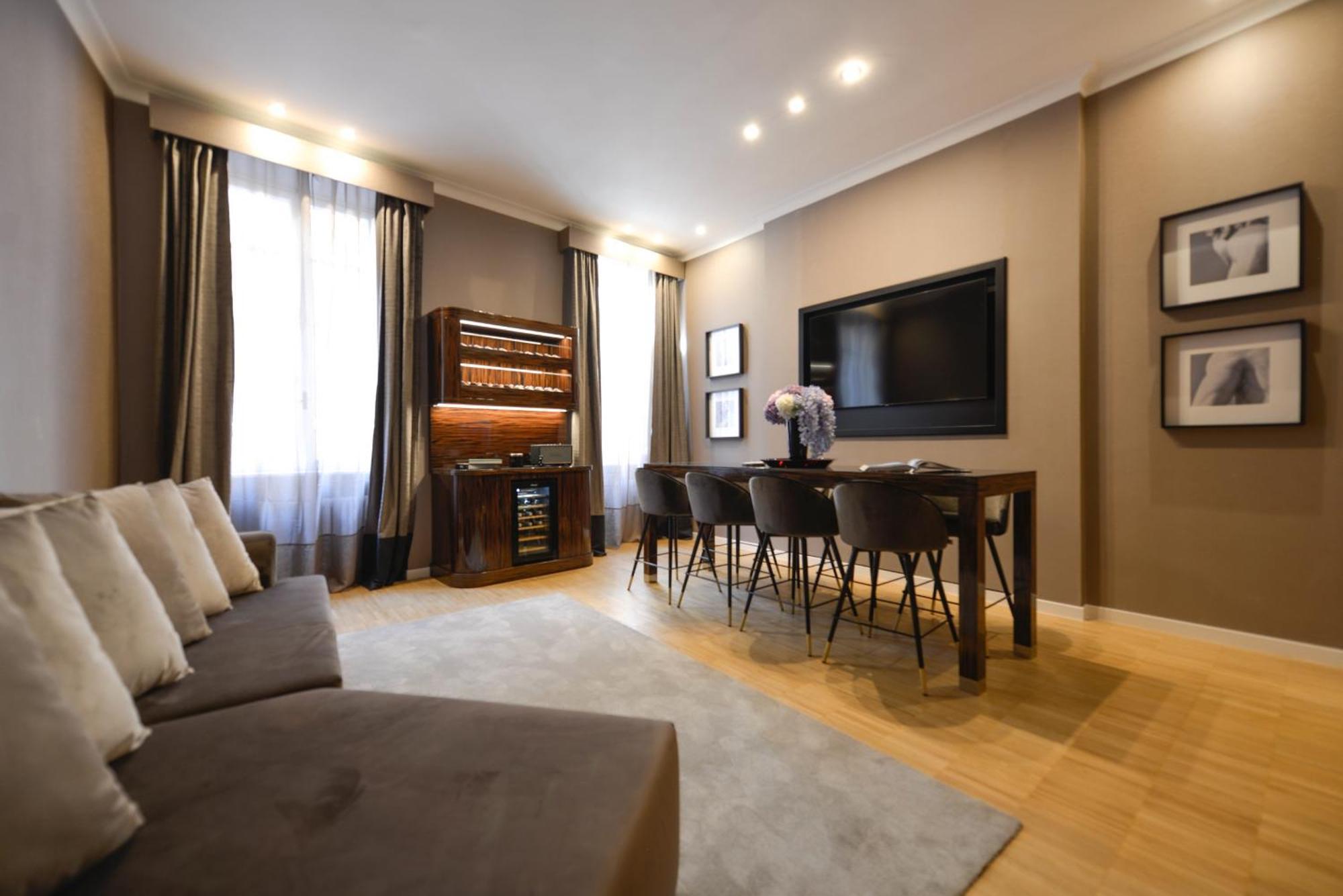 The Condotti - Luxury Serviced Roma