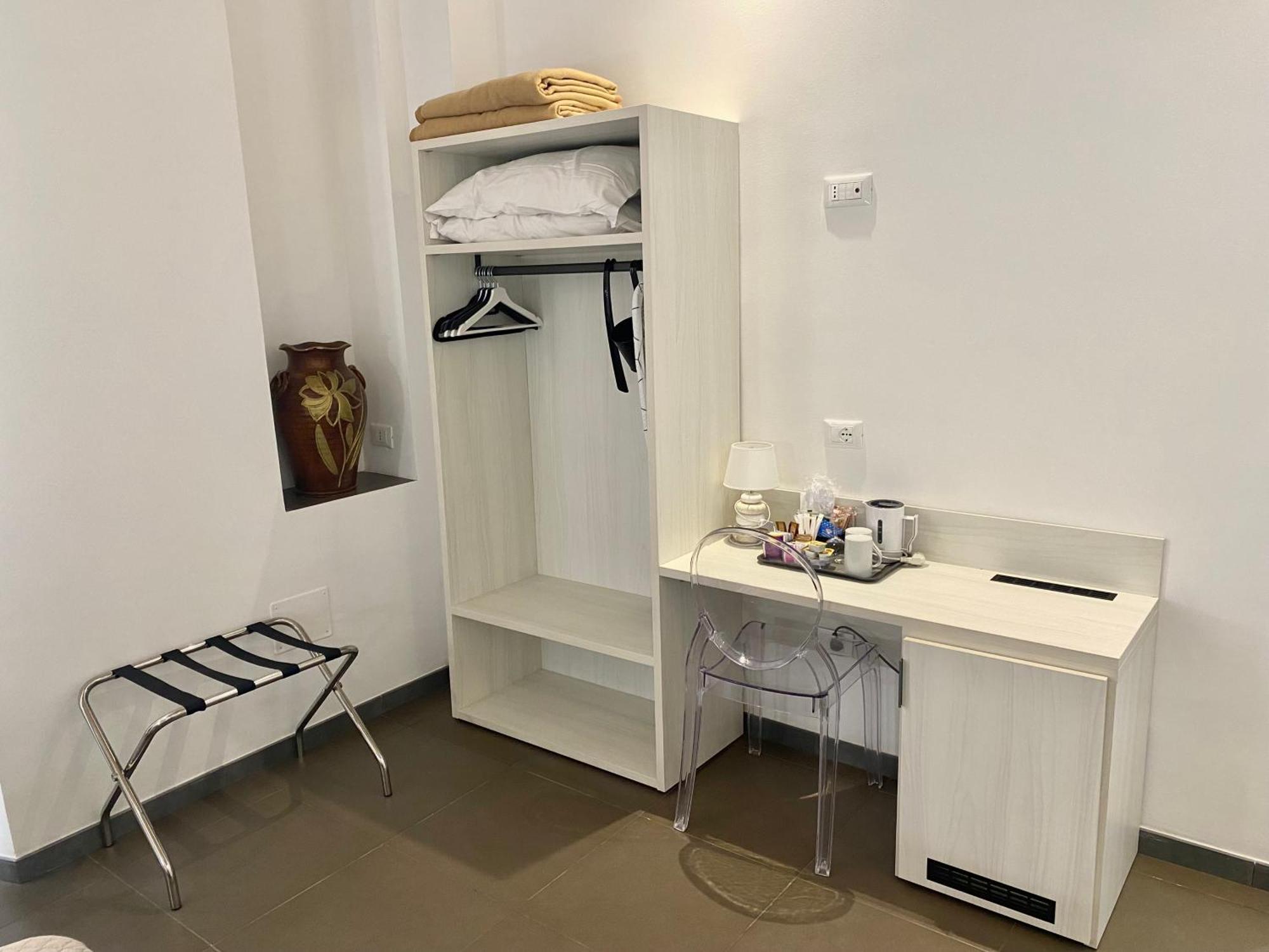 Legends Hostal Roma