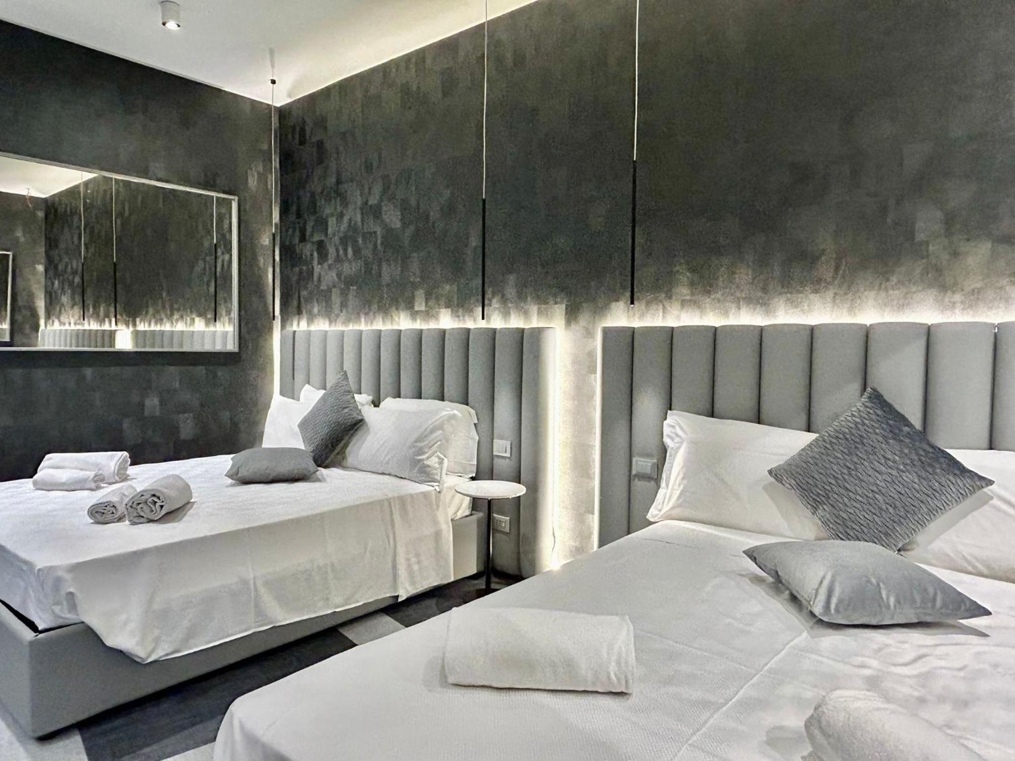 Private Luxury Rom