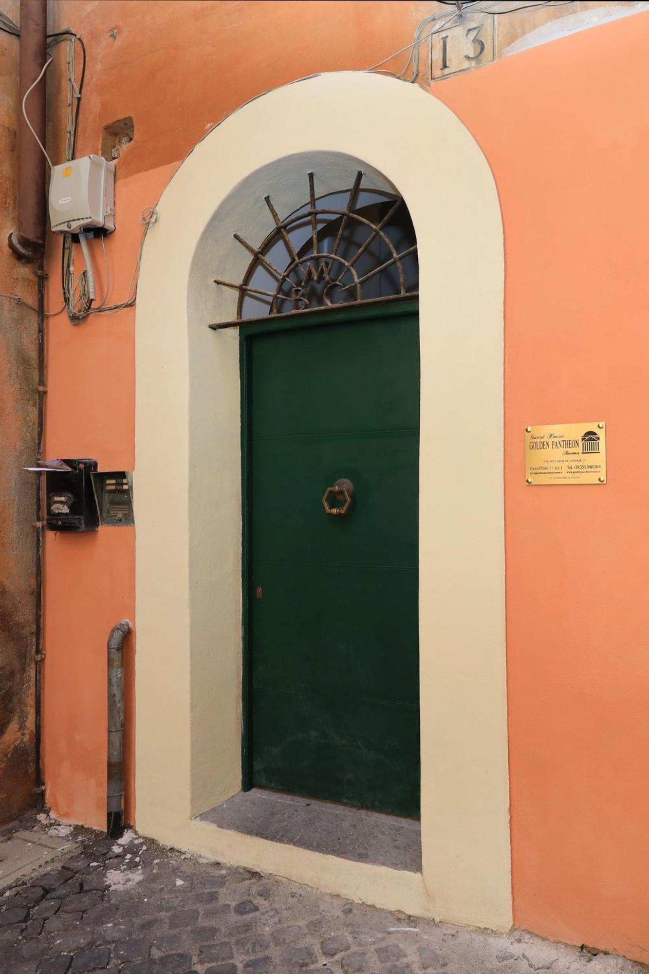 Golden Pantheon Gjestgiverier