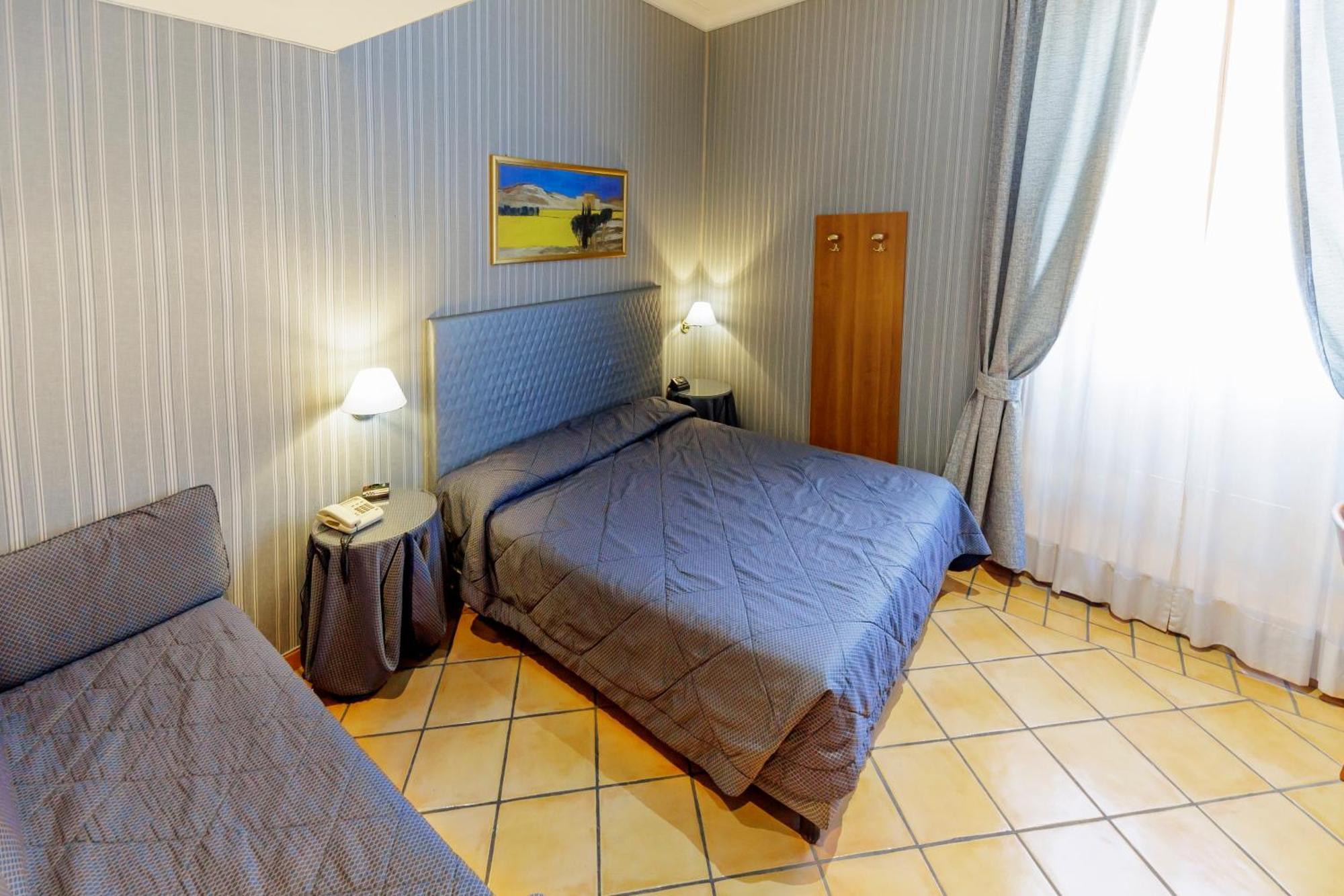 Lirico Hotell 3*