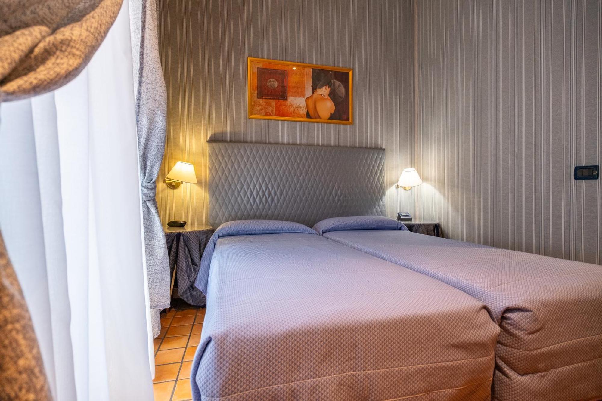 Hotell Lirico 3*