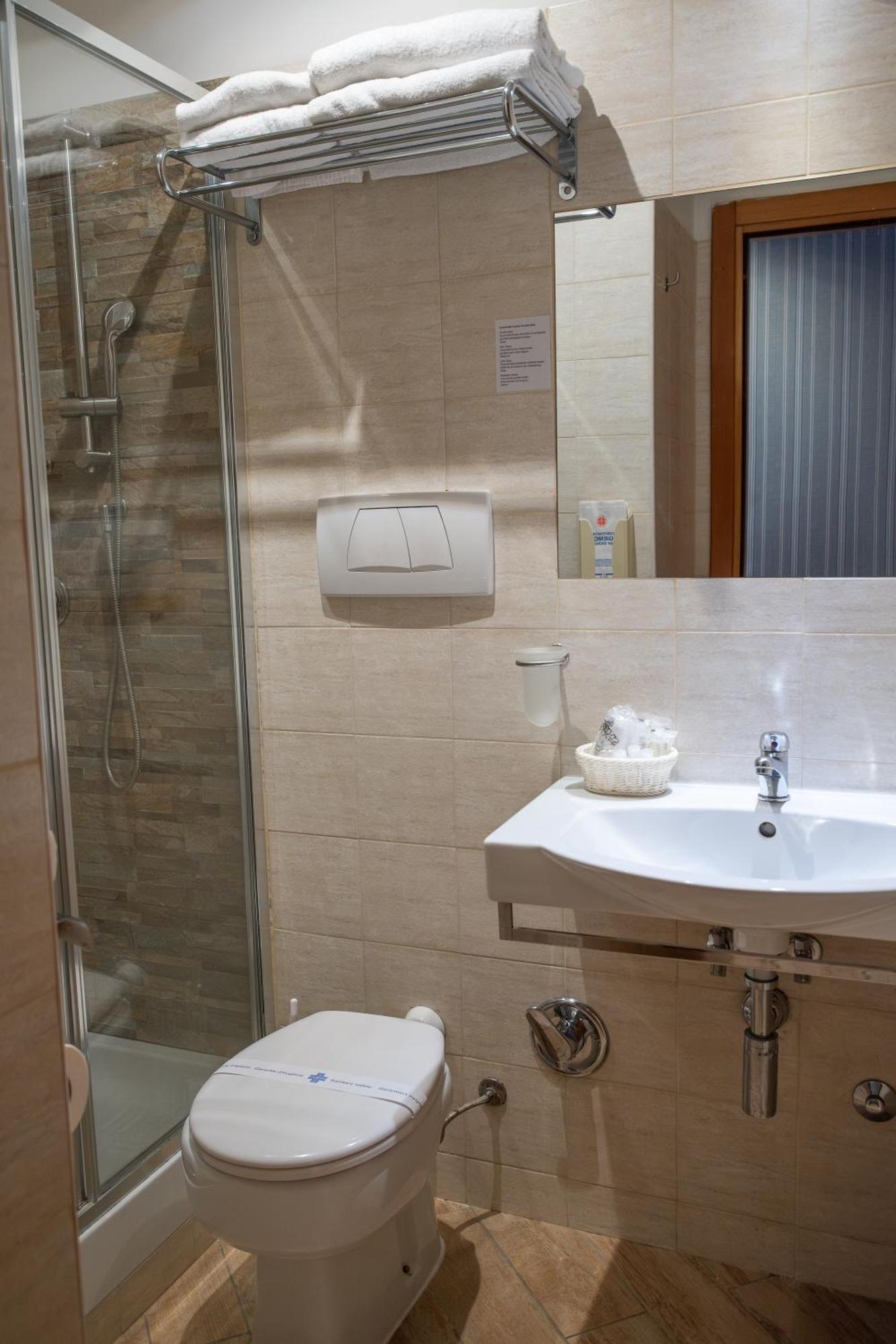 Lirico Hotell 3*