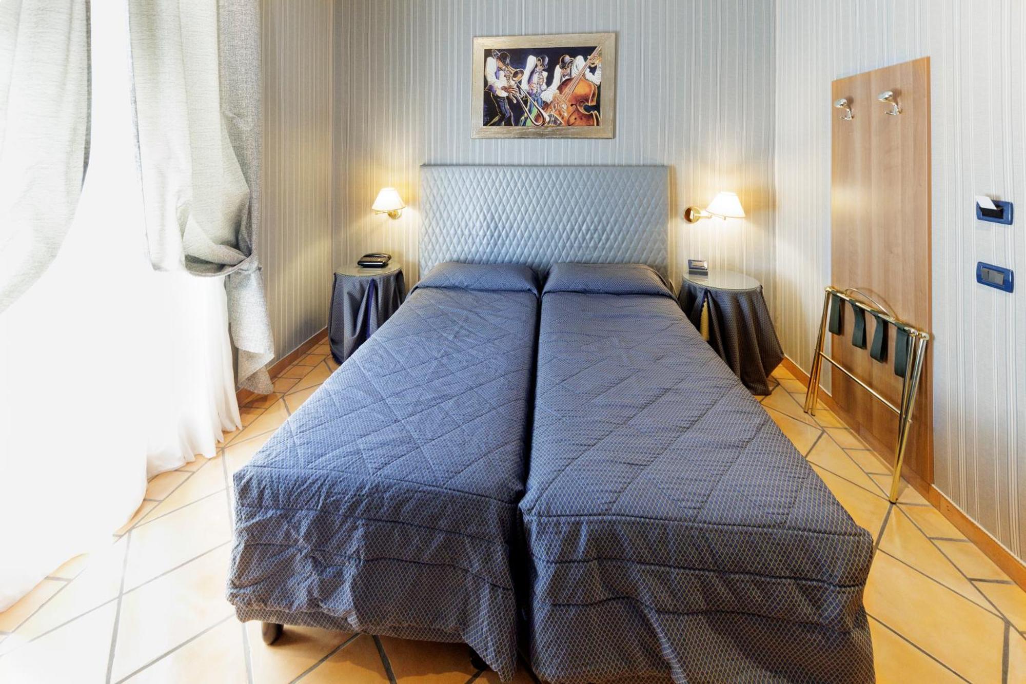 Hotell Lirico 3*
