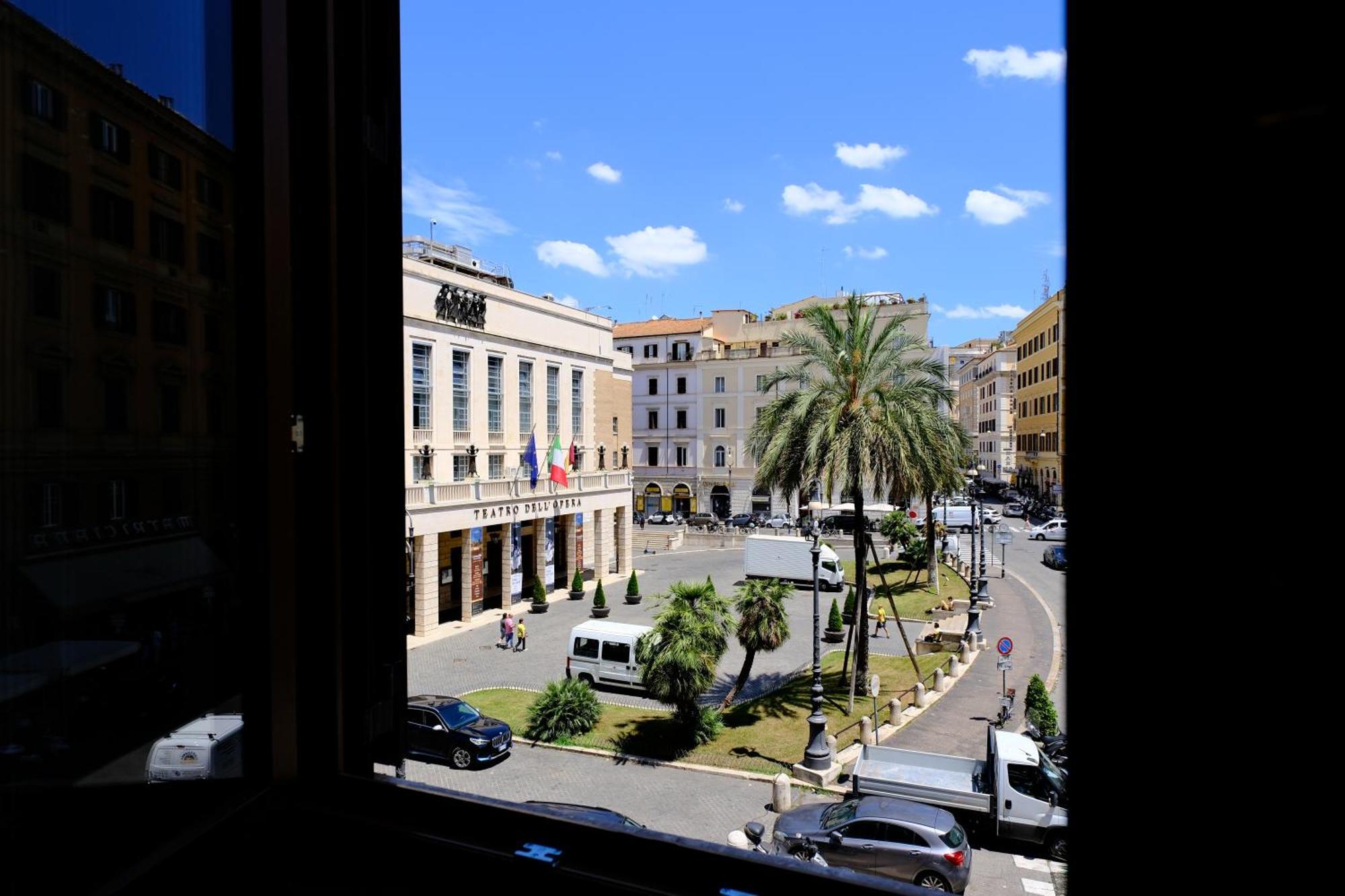 Lirico Hotell 3*
