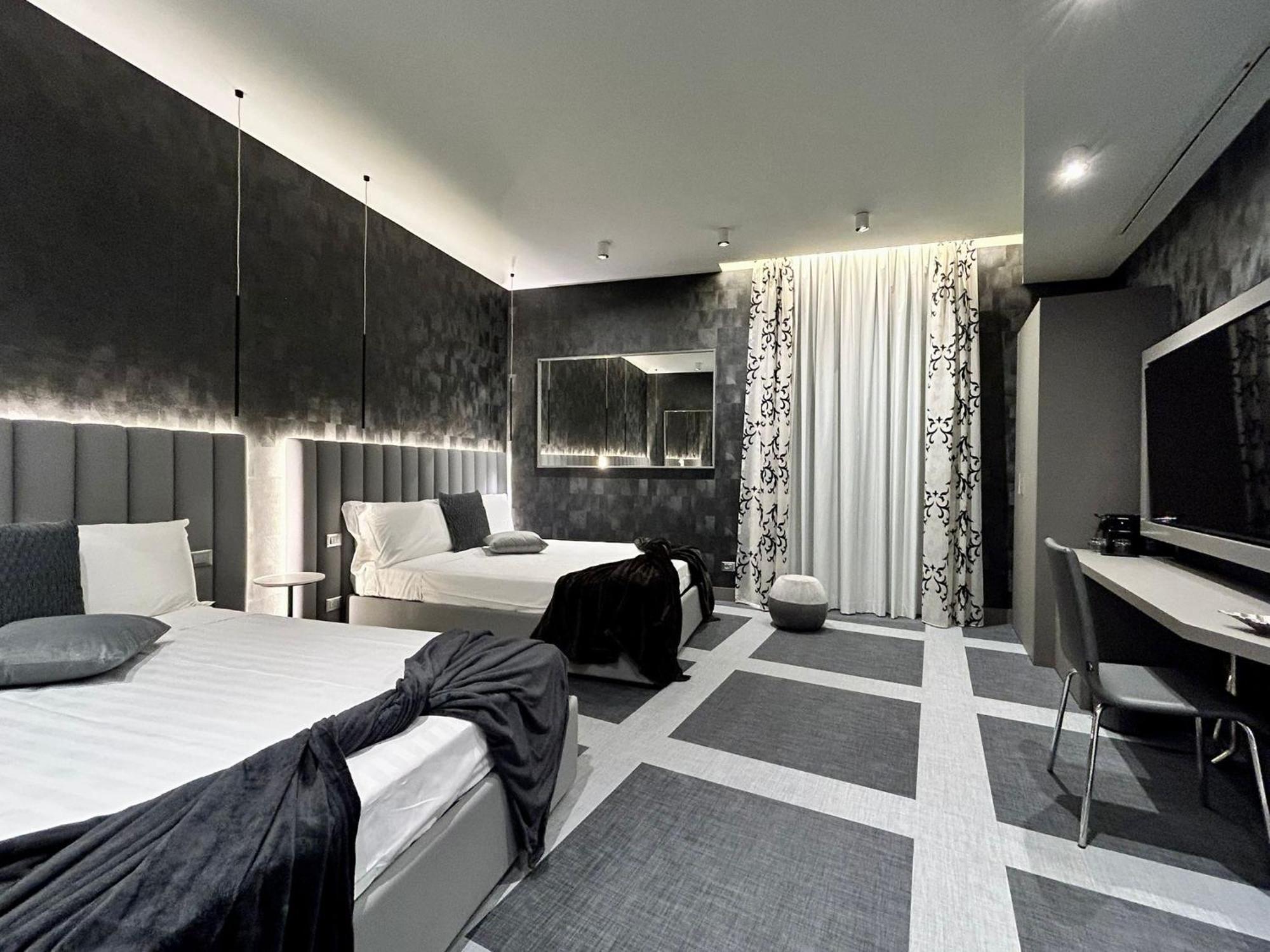 Private Luxury Rom