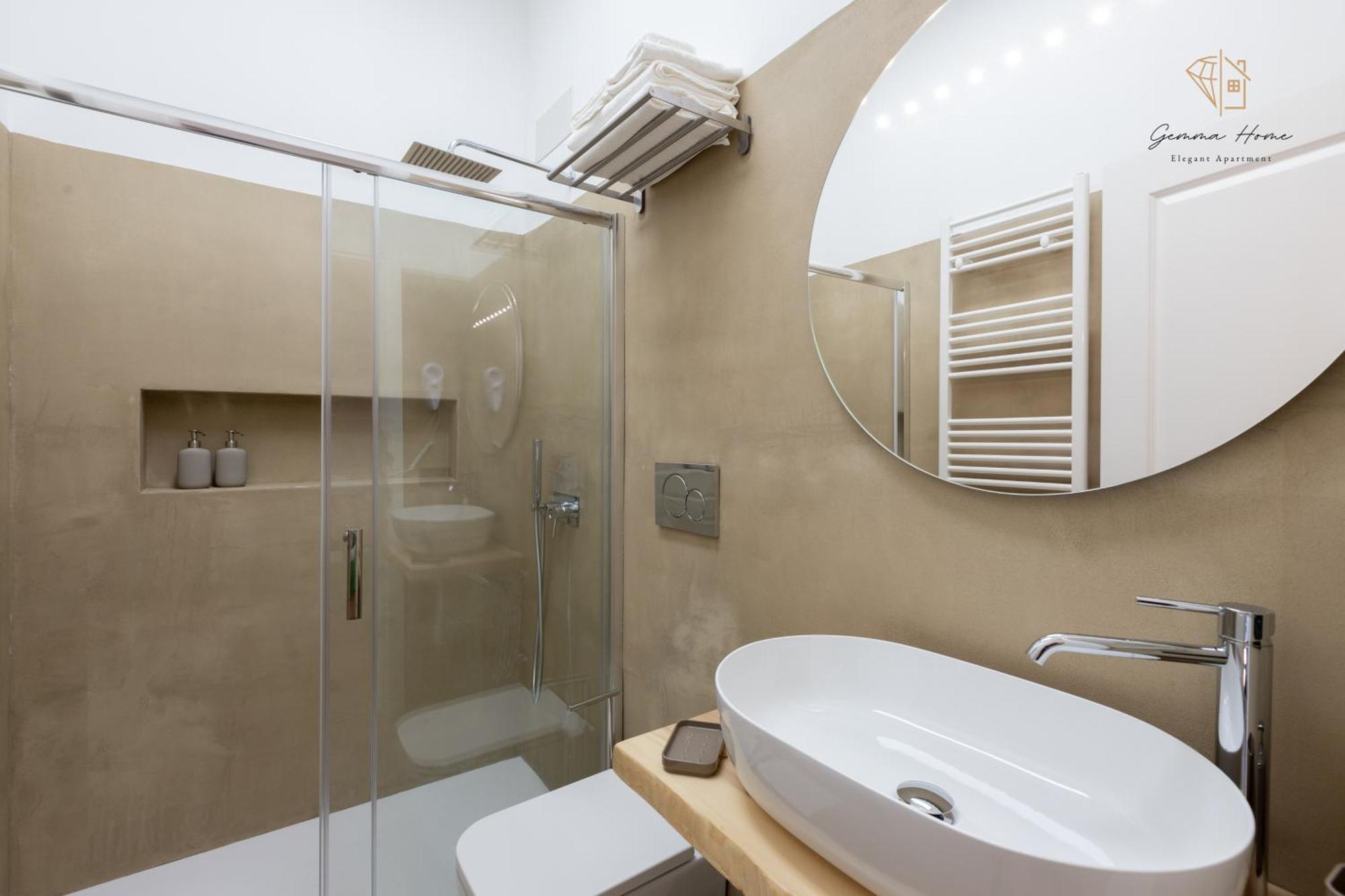 Apartamento Gemma House - 100mt To Metro Station, 2 En-suite Bathrooms *