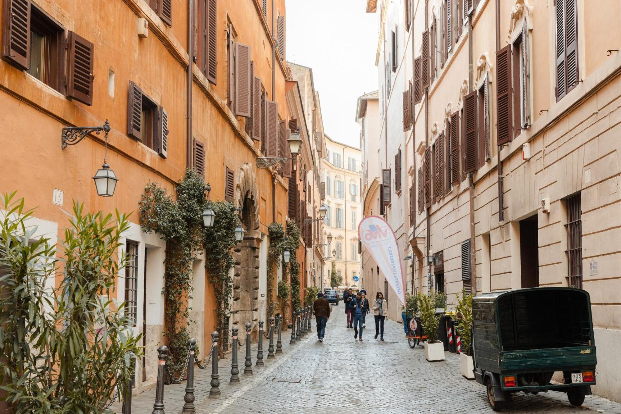 Sonder Palazzo Taverna Roma