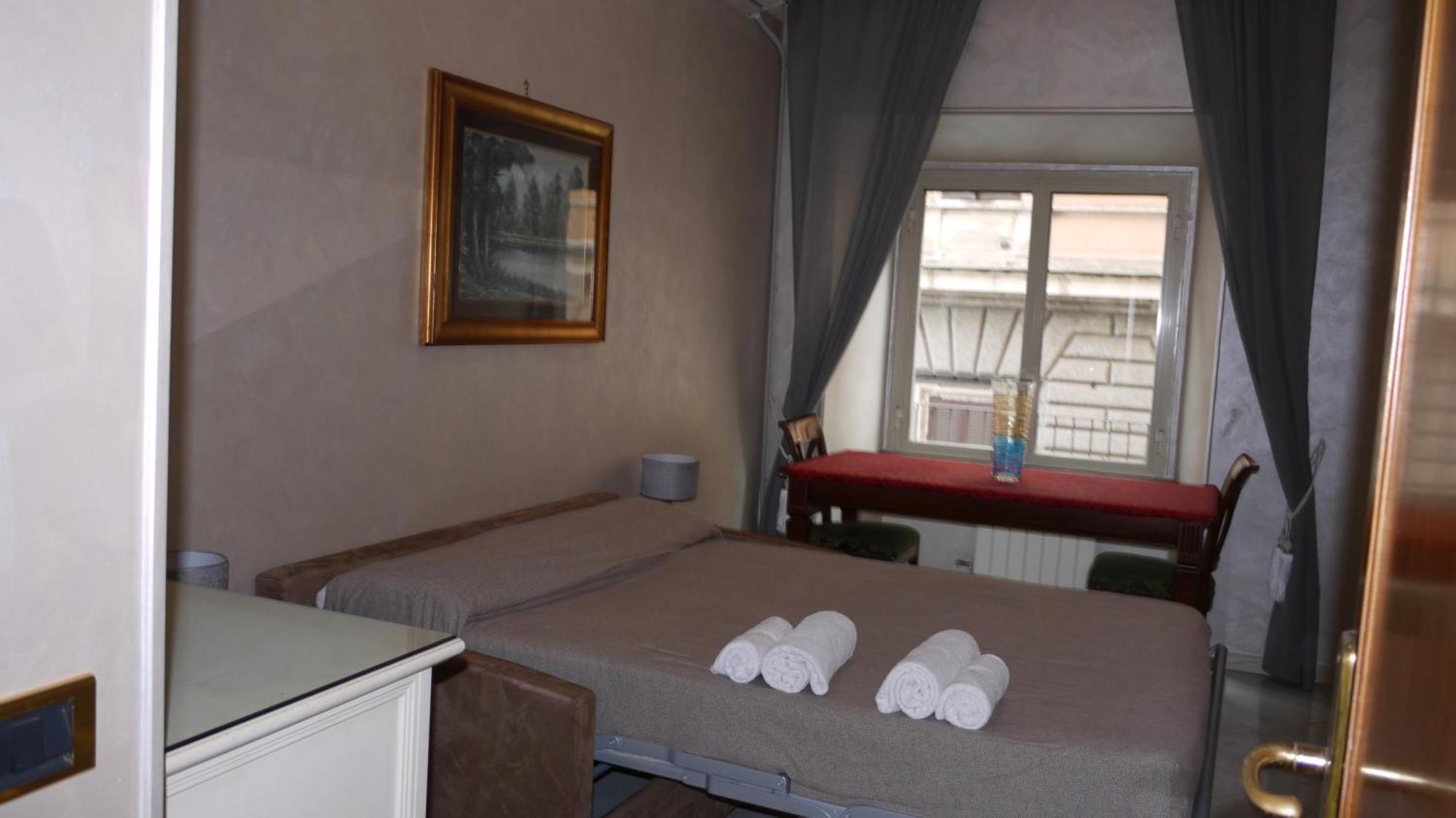Charming With 3 Bedrooms Rom