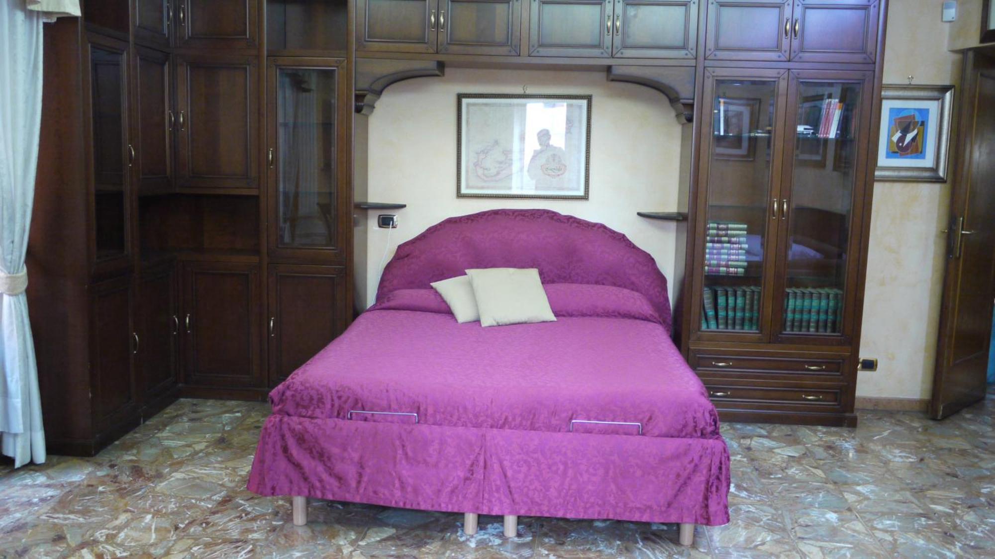 Charming With 3 Bedrooms Rom