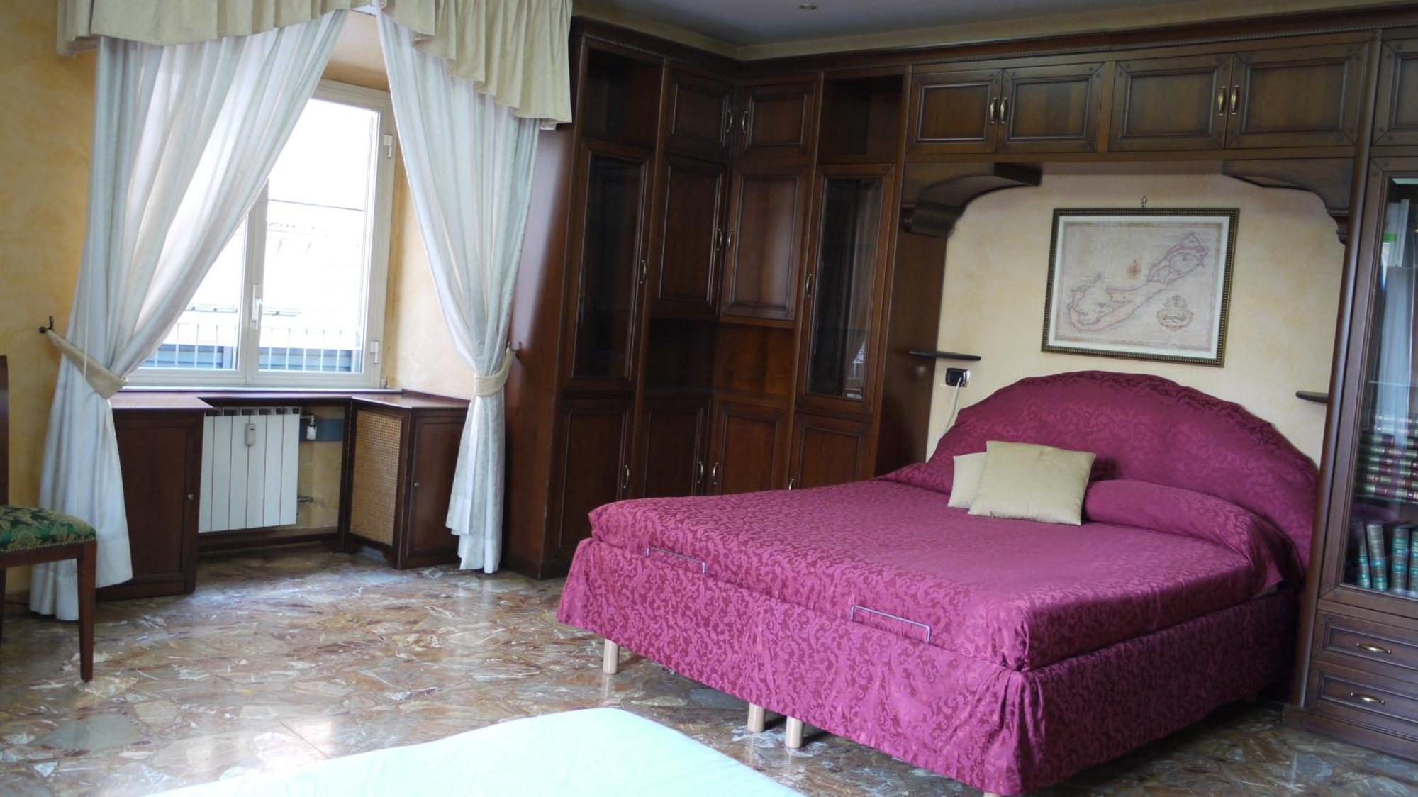 Charming With 3 Bedrooms Rom