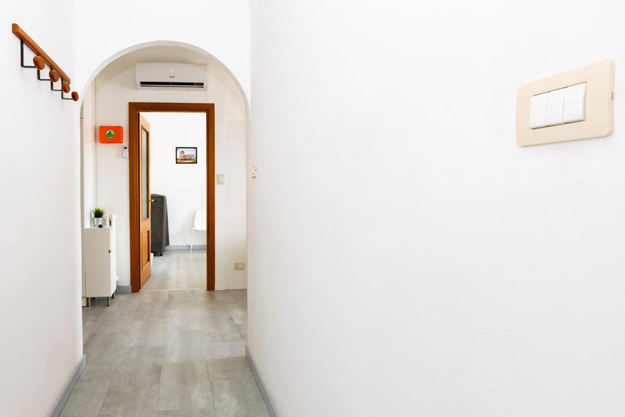 Aeterna - Metro A , 20 Min To The Center - Tourist Tax Included - Free Wi-fi * Roma