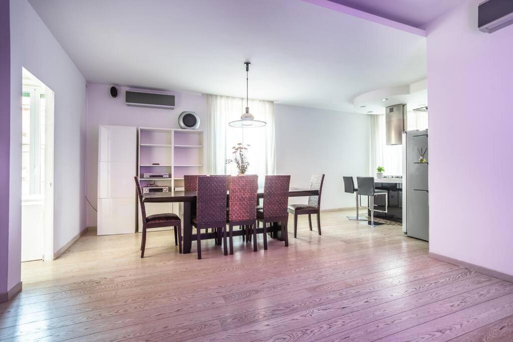 Charme & Luxe 2 Bedroom Center