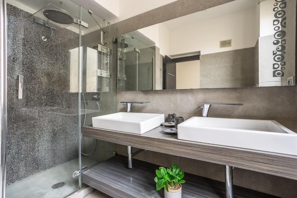 Charme & Luxe 2 Bedroom Center *