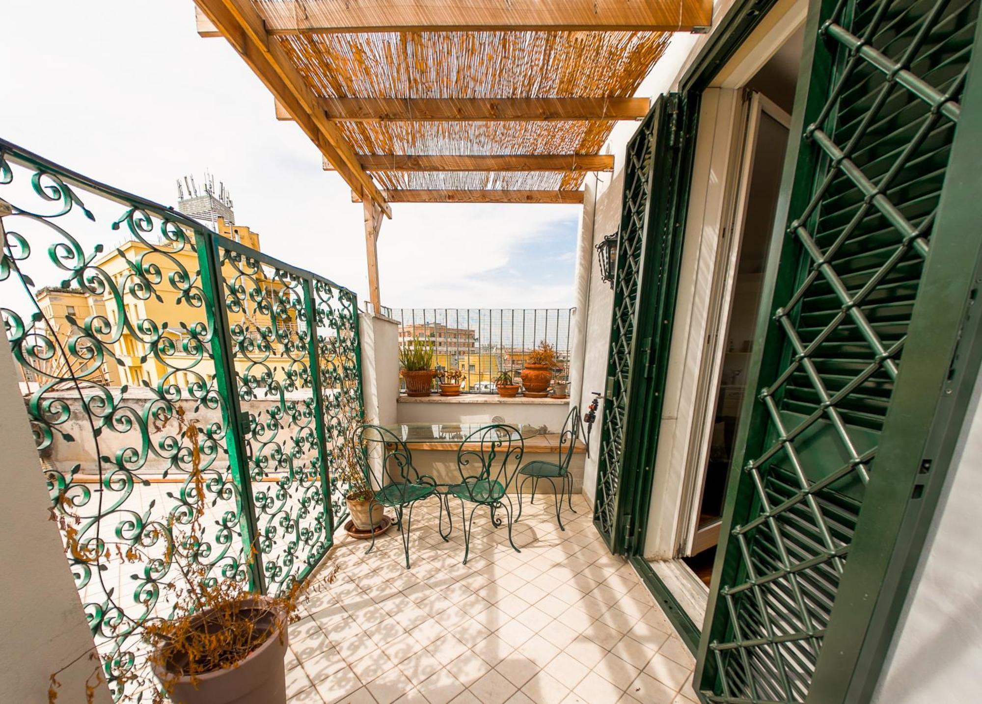 Stunning 3-bedroom Penthouse Roma