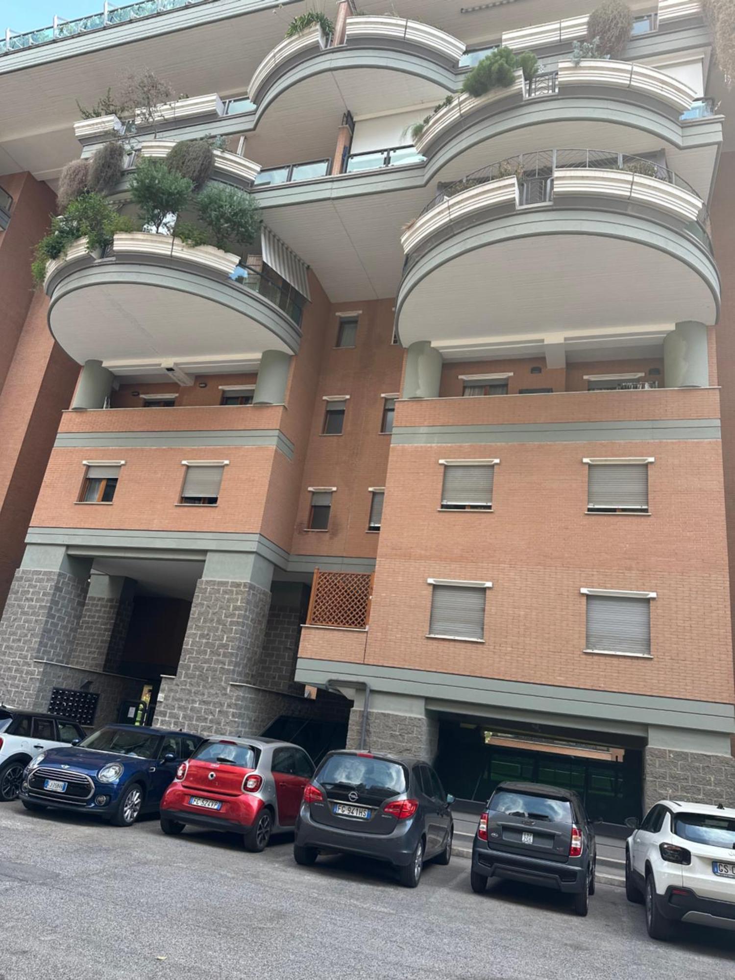 Luxury Rom