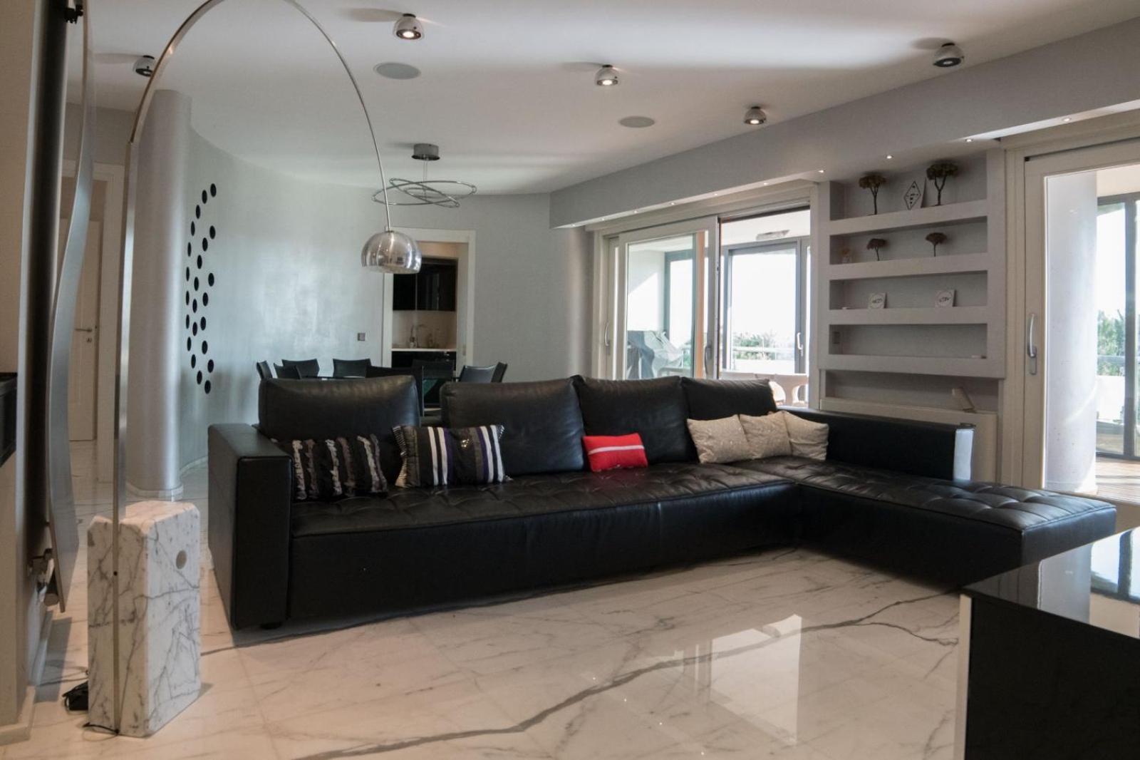 Luxury * Rom